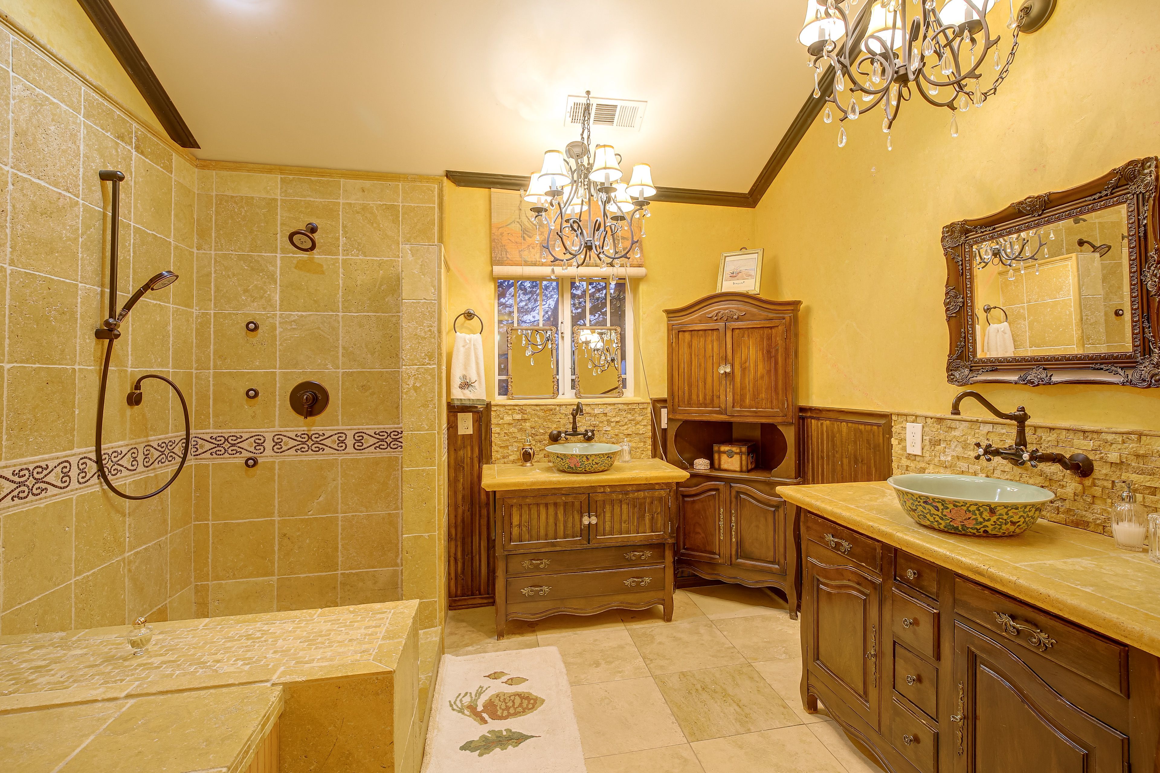 En-Suite Bathroom | Upper Level