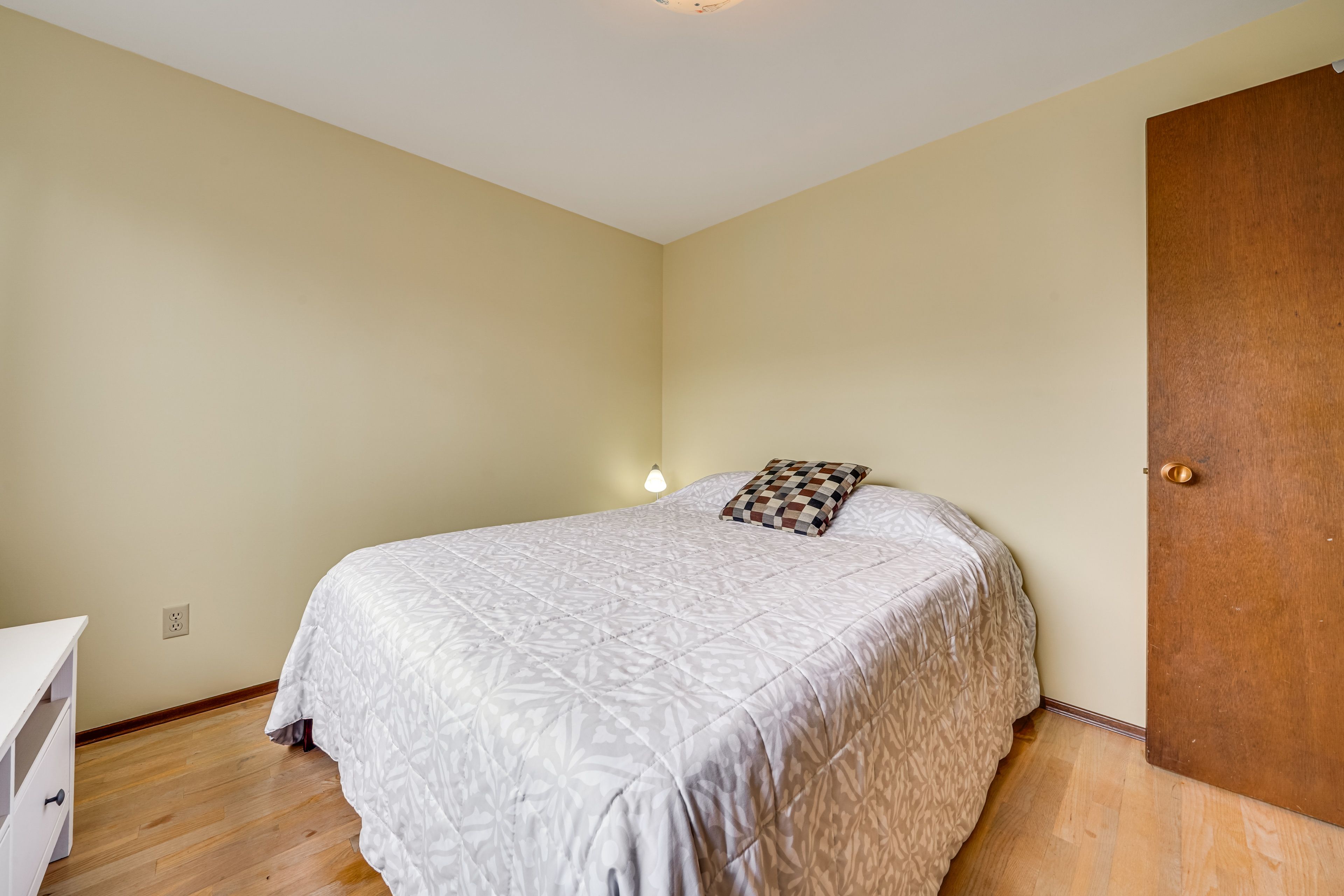 Bedroom 3 | Queen Bed