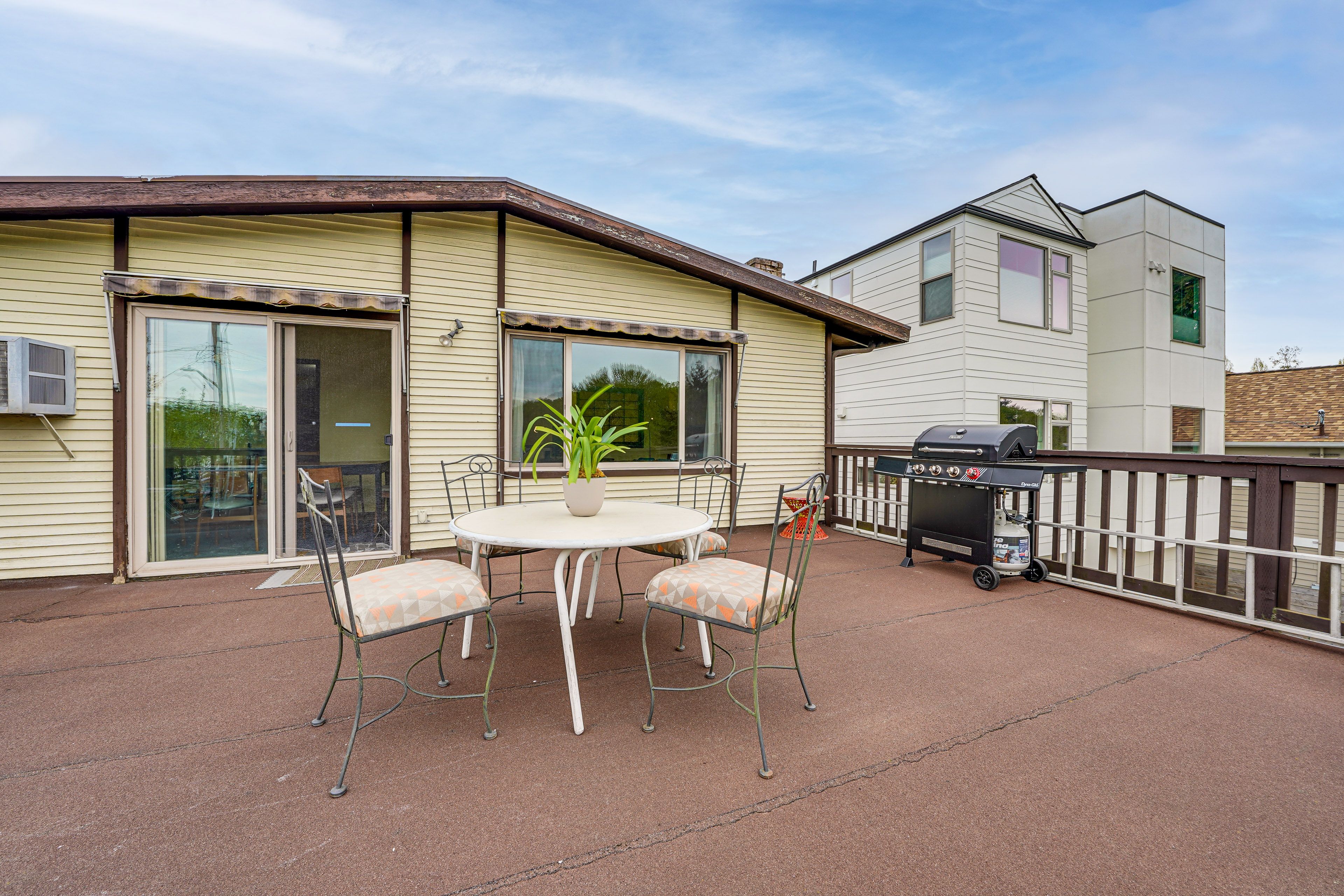Private Deck w/ Mountain Views | Gas Grill