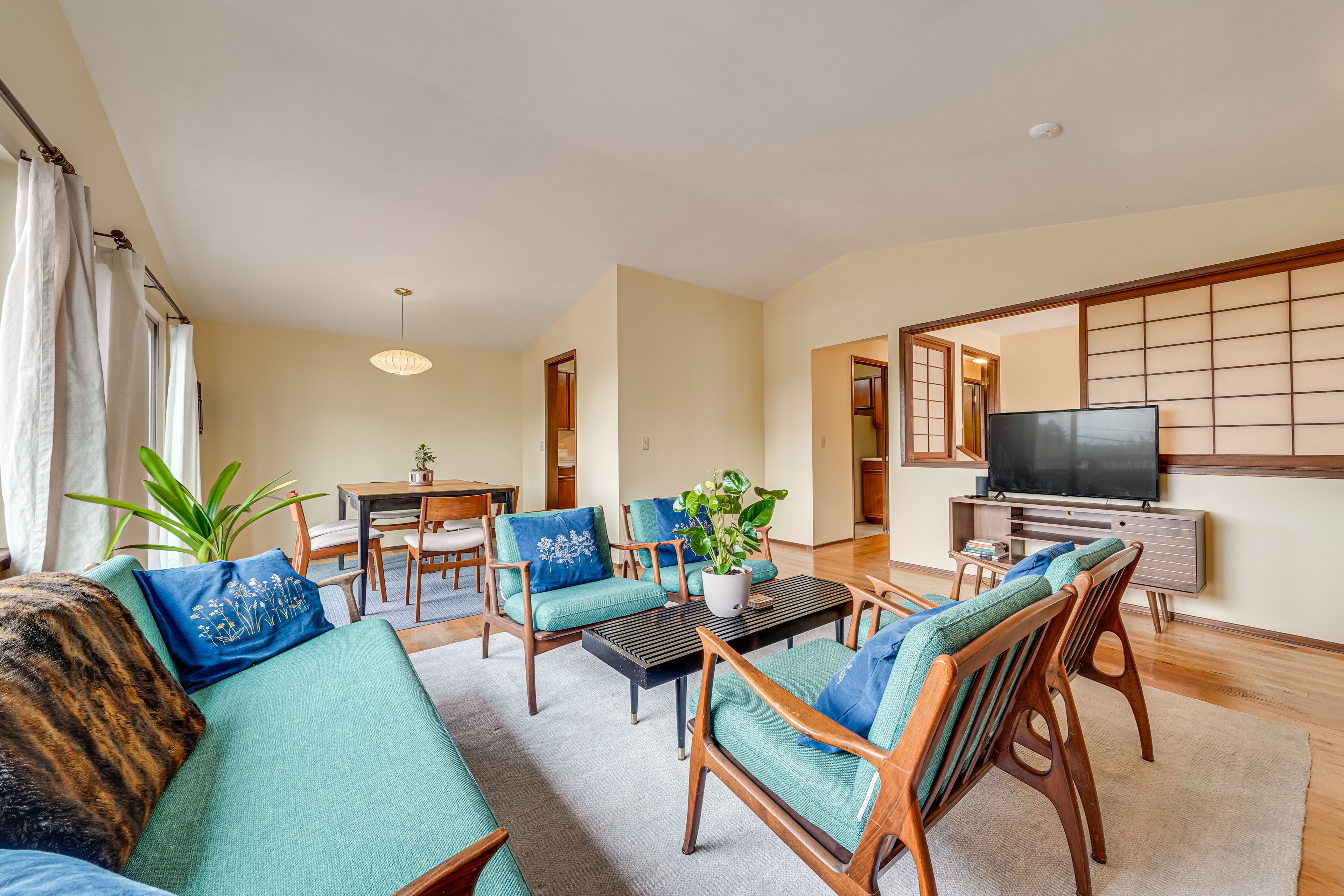 Open-Concept Living/Dining