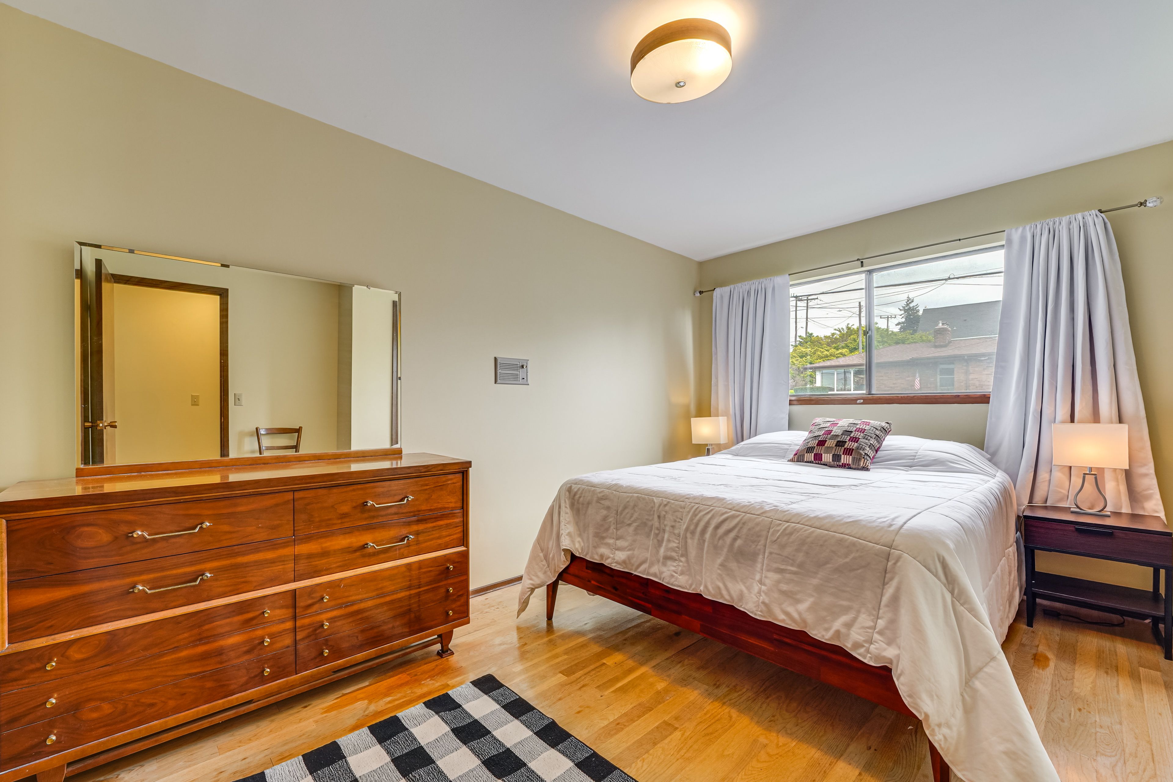 Bedroom 2 | Queen Bed