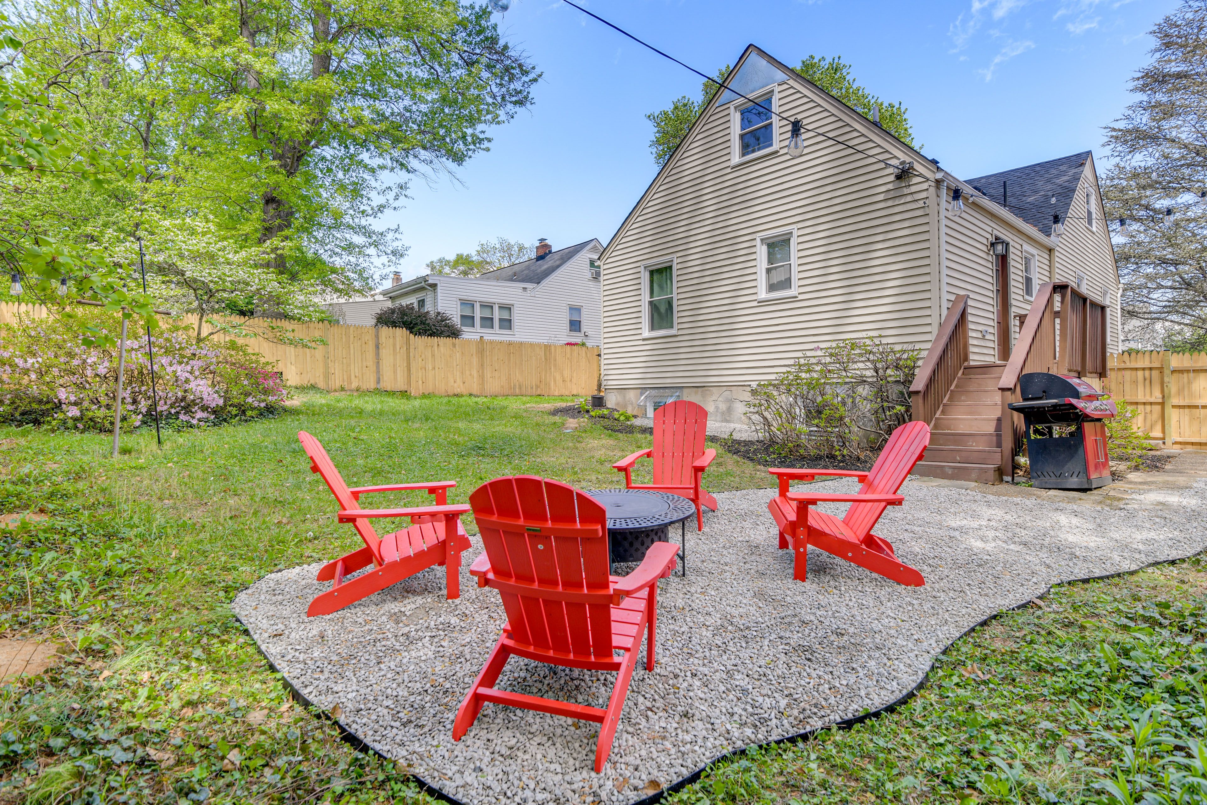 Fenced Backyard | Fire Pit | Grill