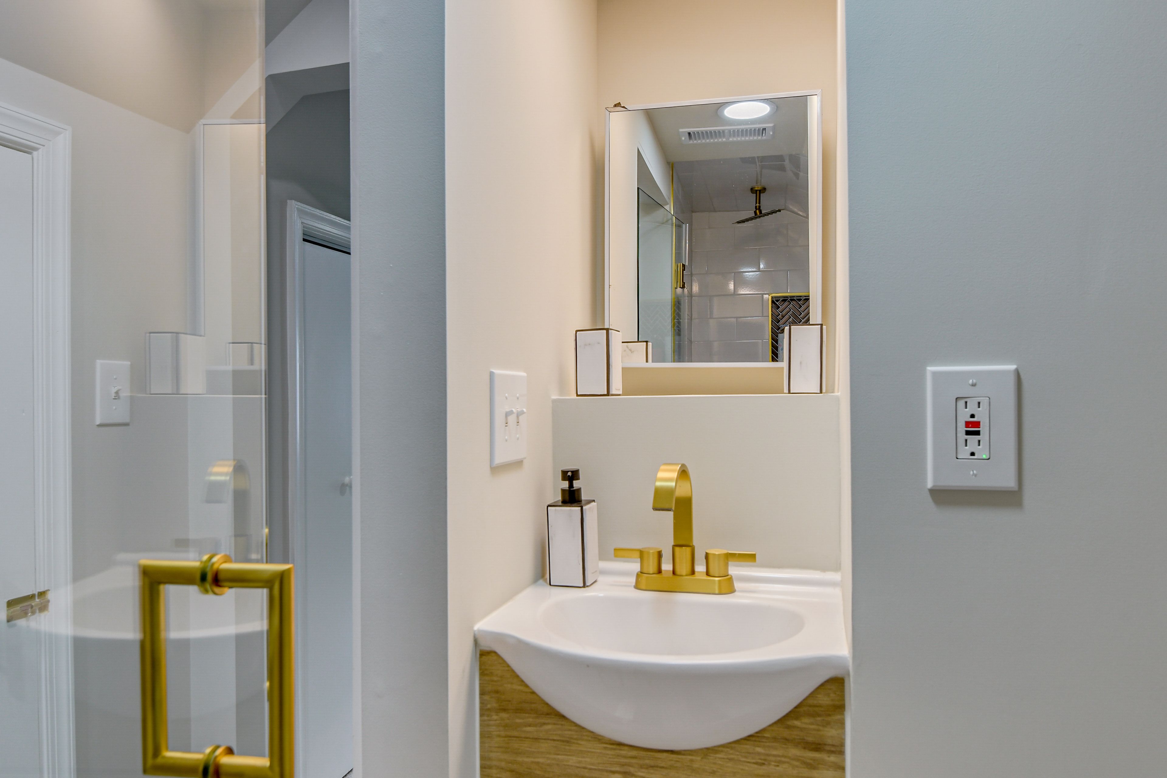 Bathroom | Shower | 2nd Floor