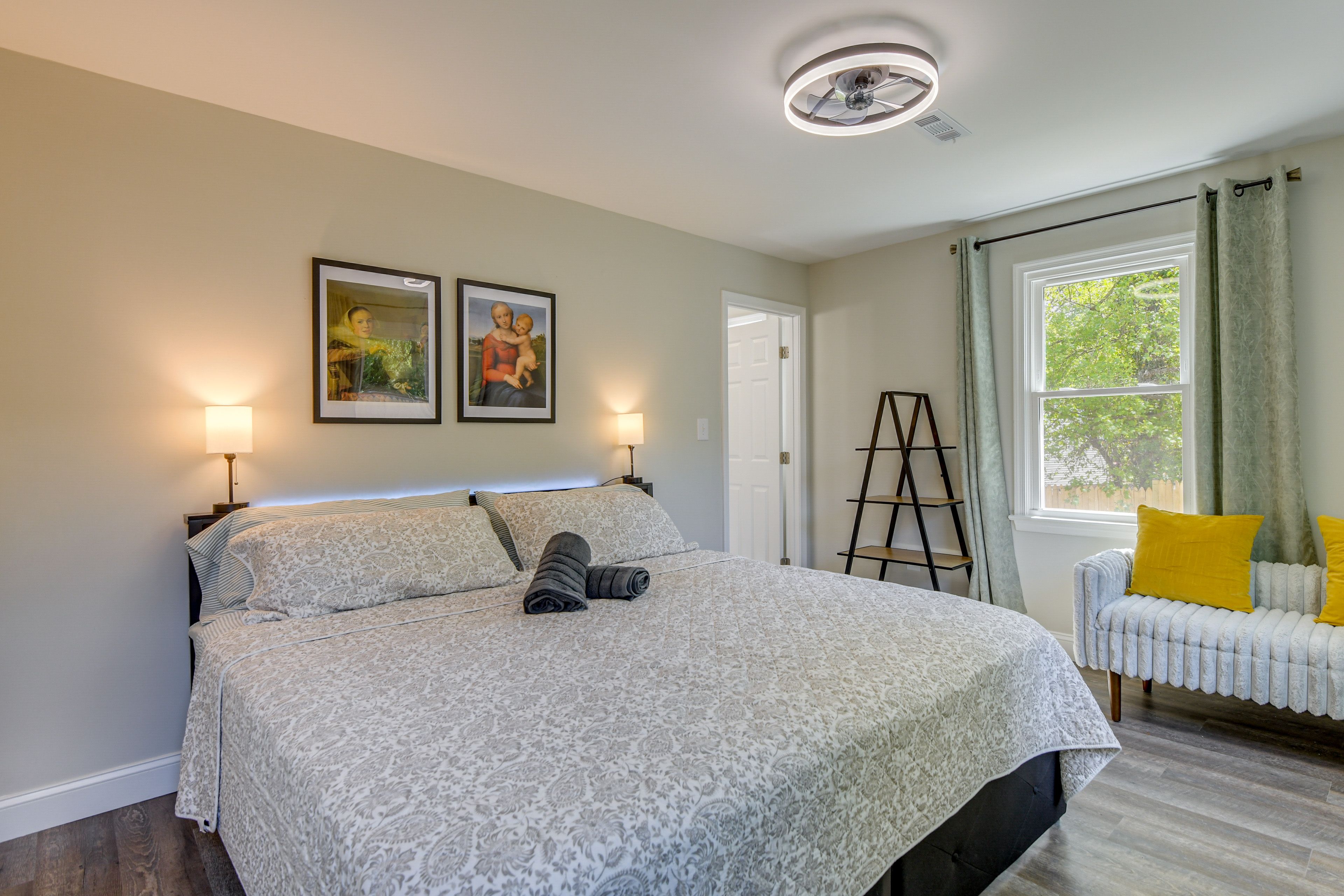 Bedroom 1 | King Bed | 1st Floor