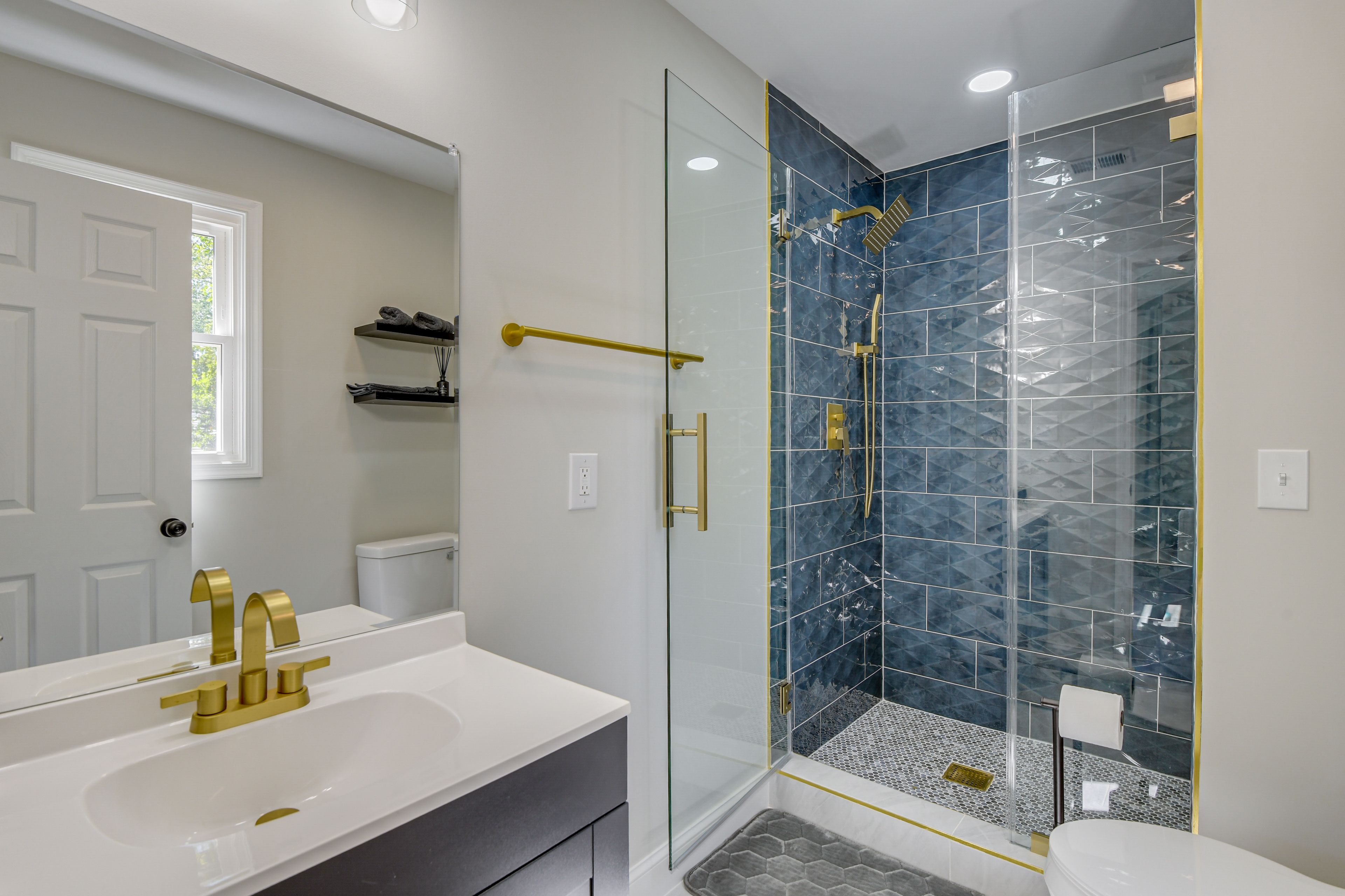 Bathroom | 1st Floor