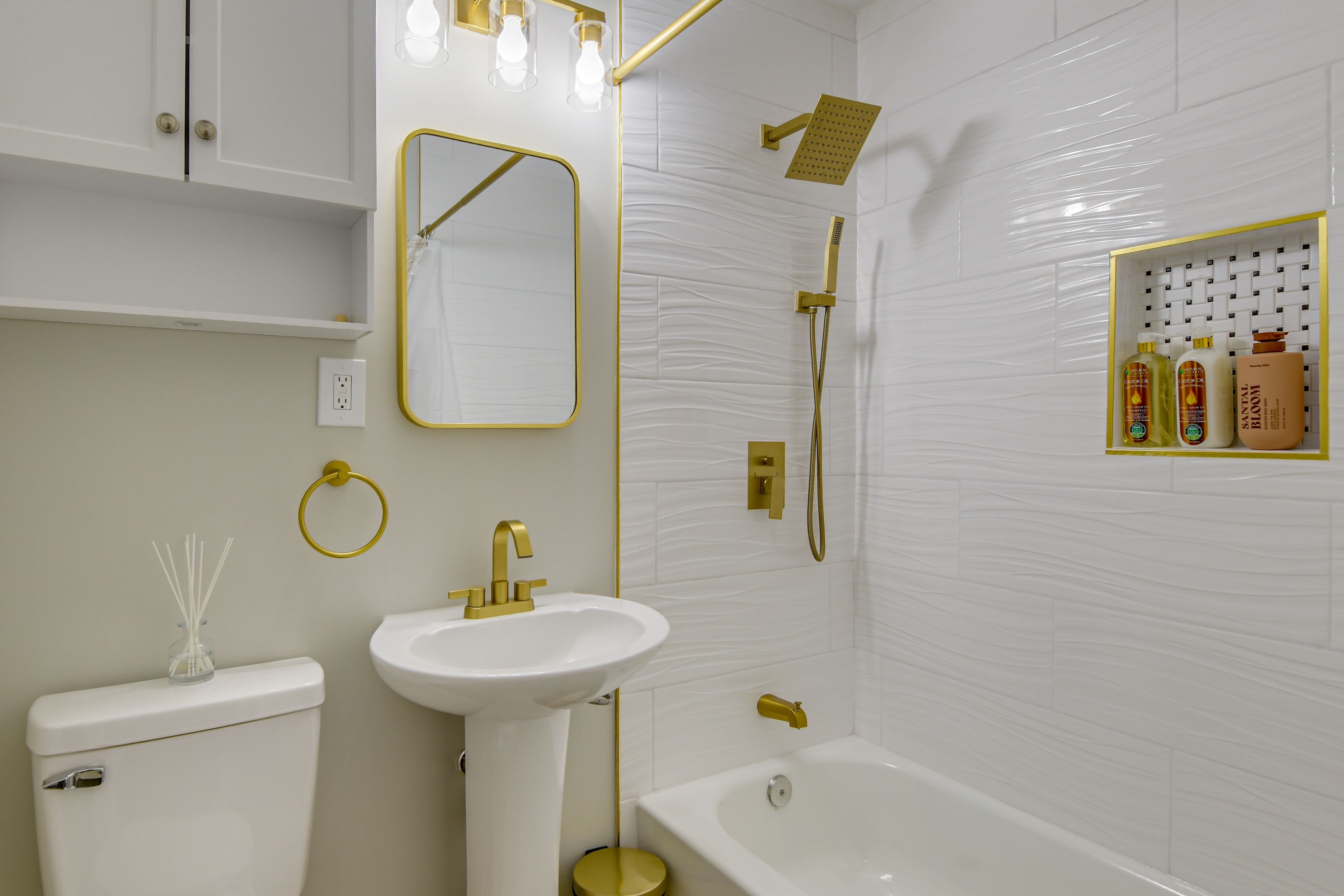 Bathroom | 1st Floor