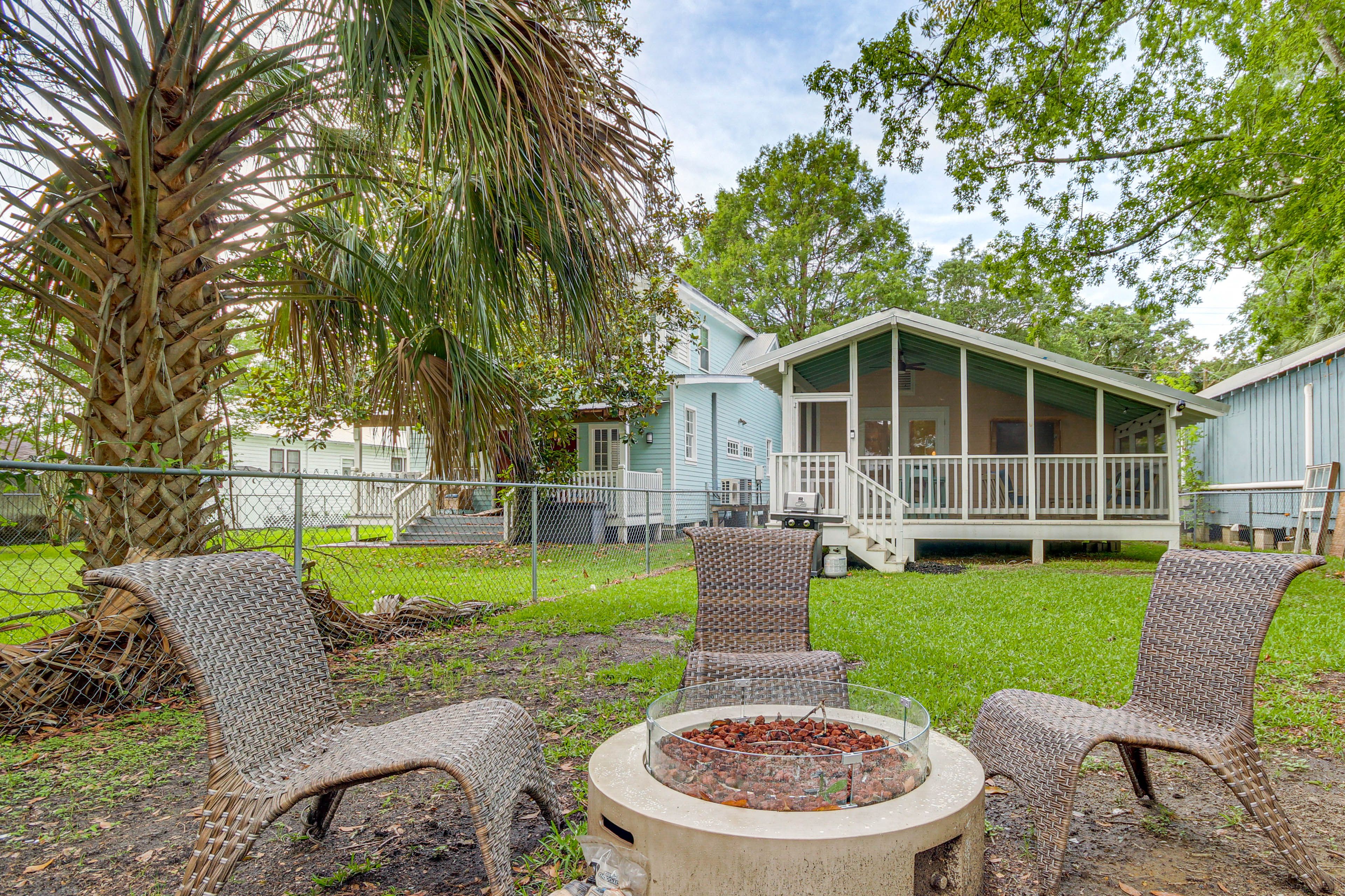 Private Yard & Fire Pit Area