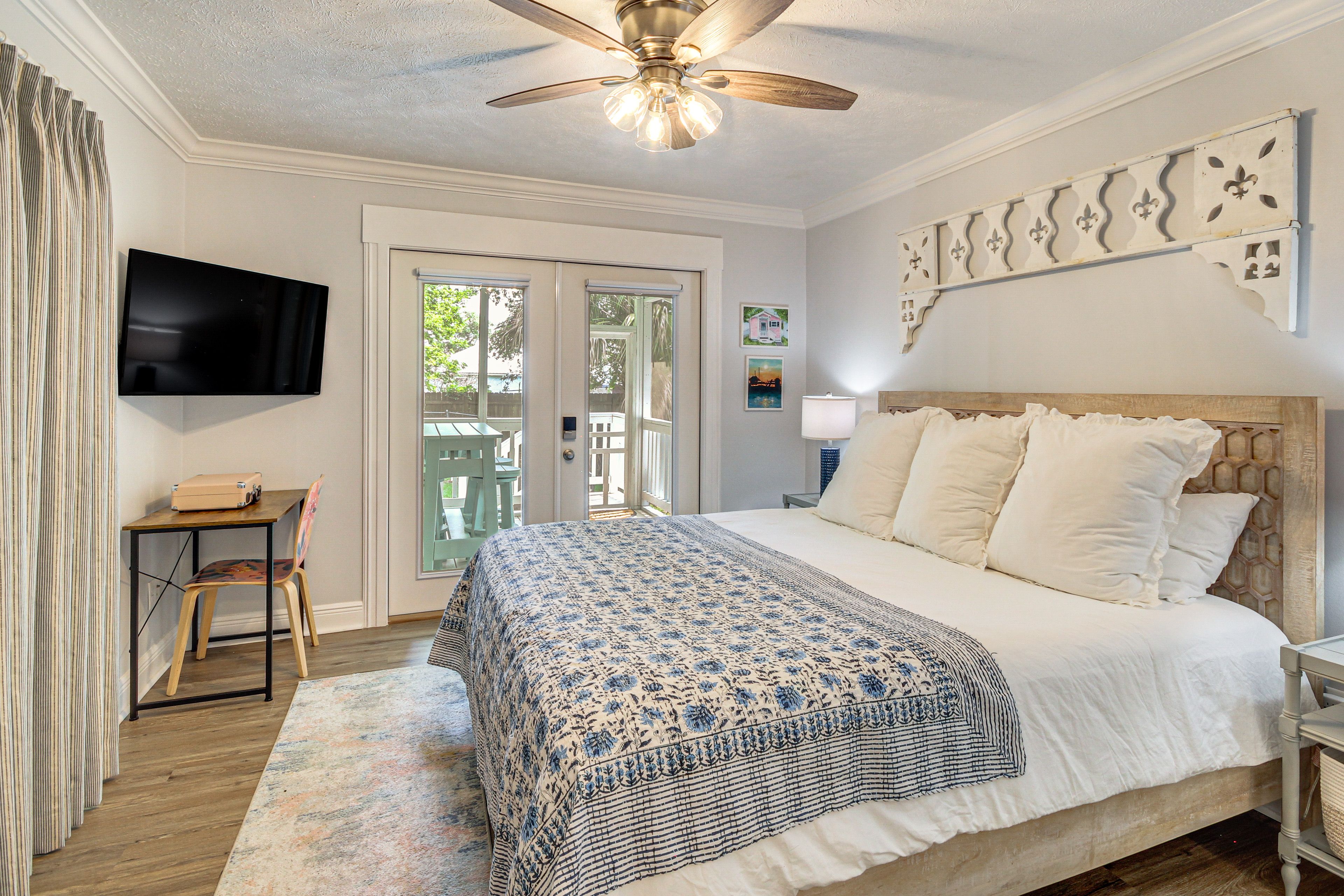 Bedroom 1 | King Bed | Smart TV