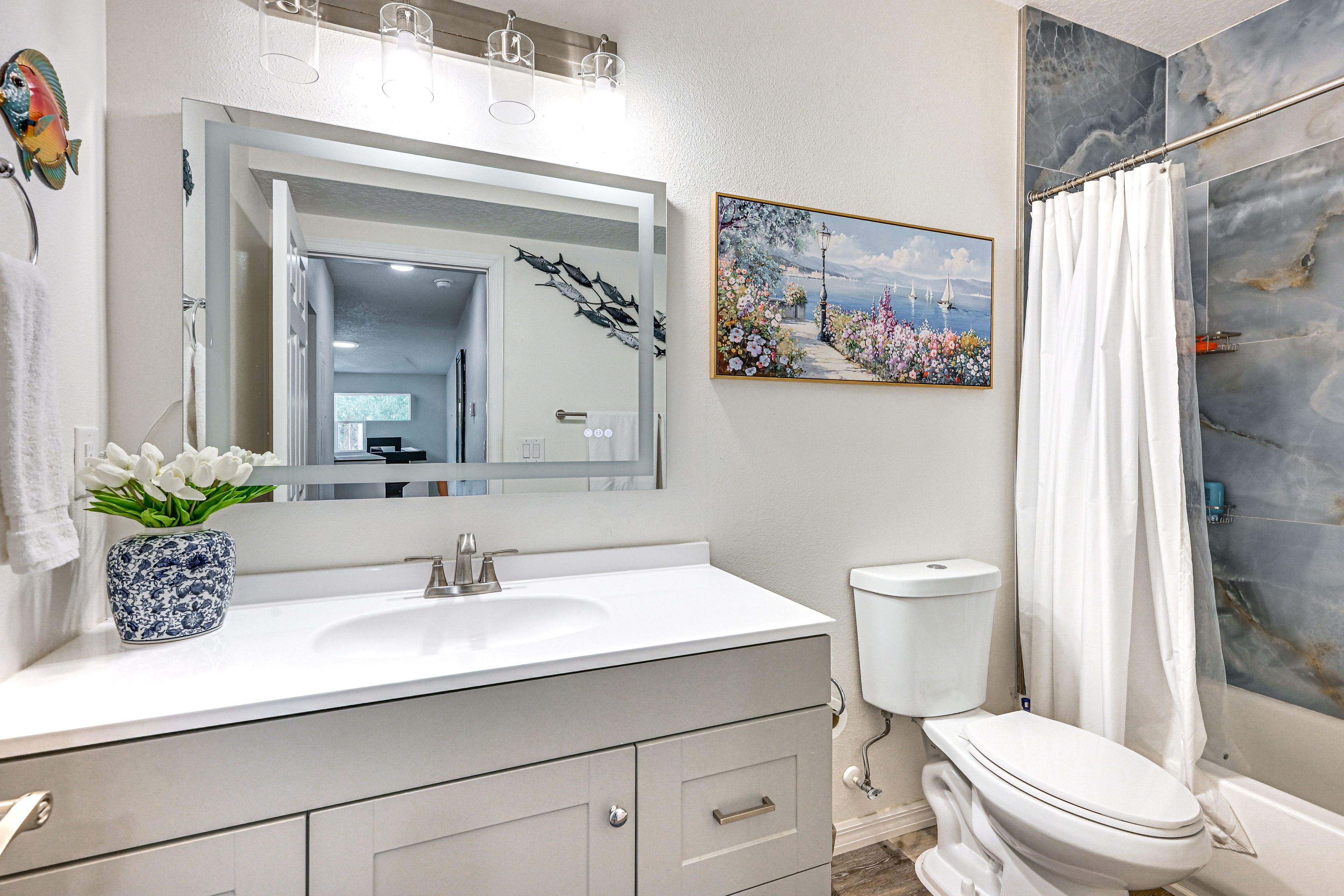 Bathroom | 2nd Floor