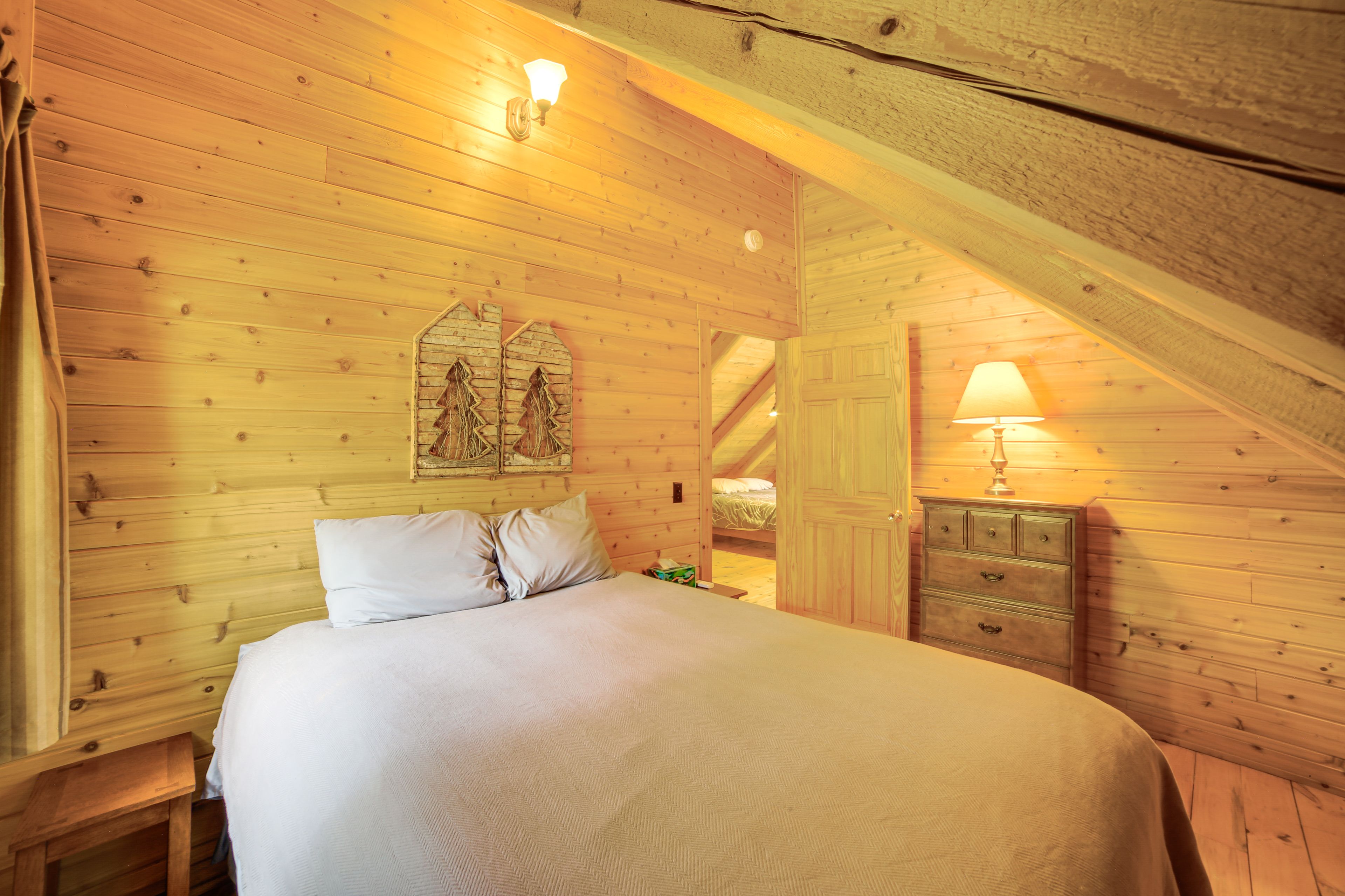 Bedroom 2 | Queen Bed | 2nd Floor