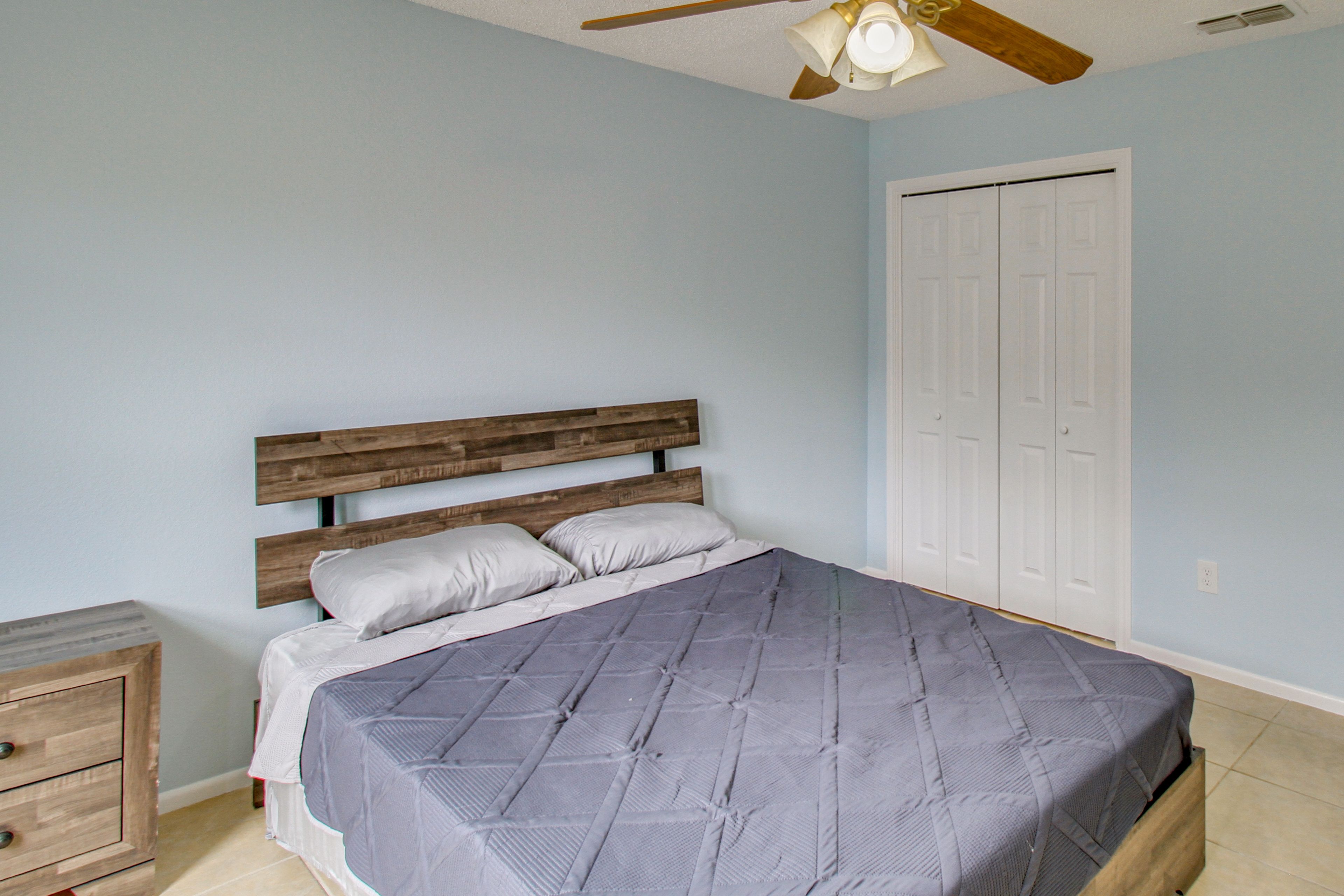 Bedroom 1 | Queen Bed