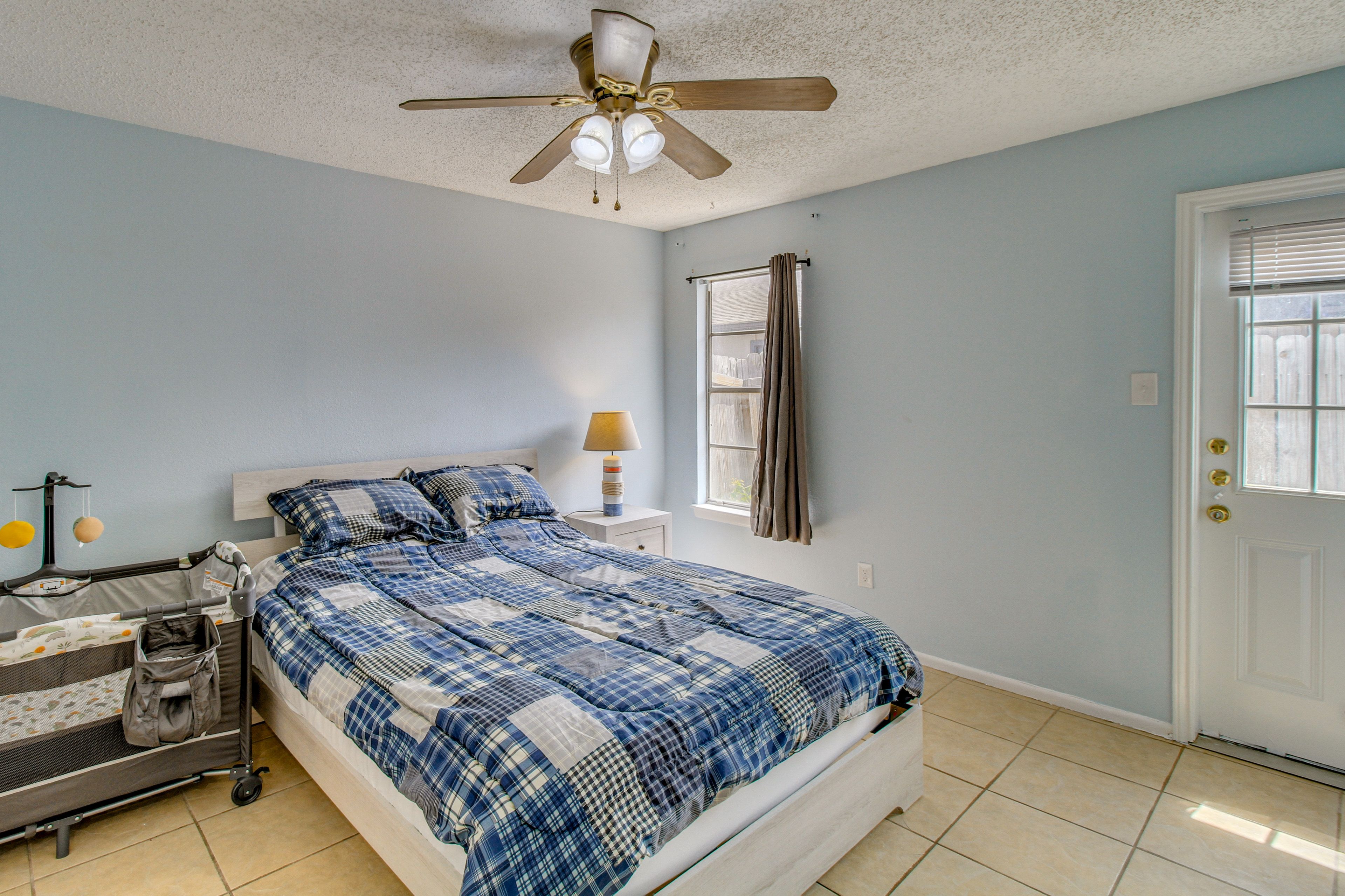 Bedroom 2 | Queen Bed