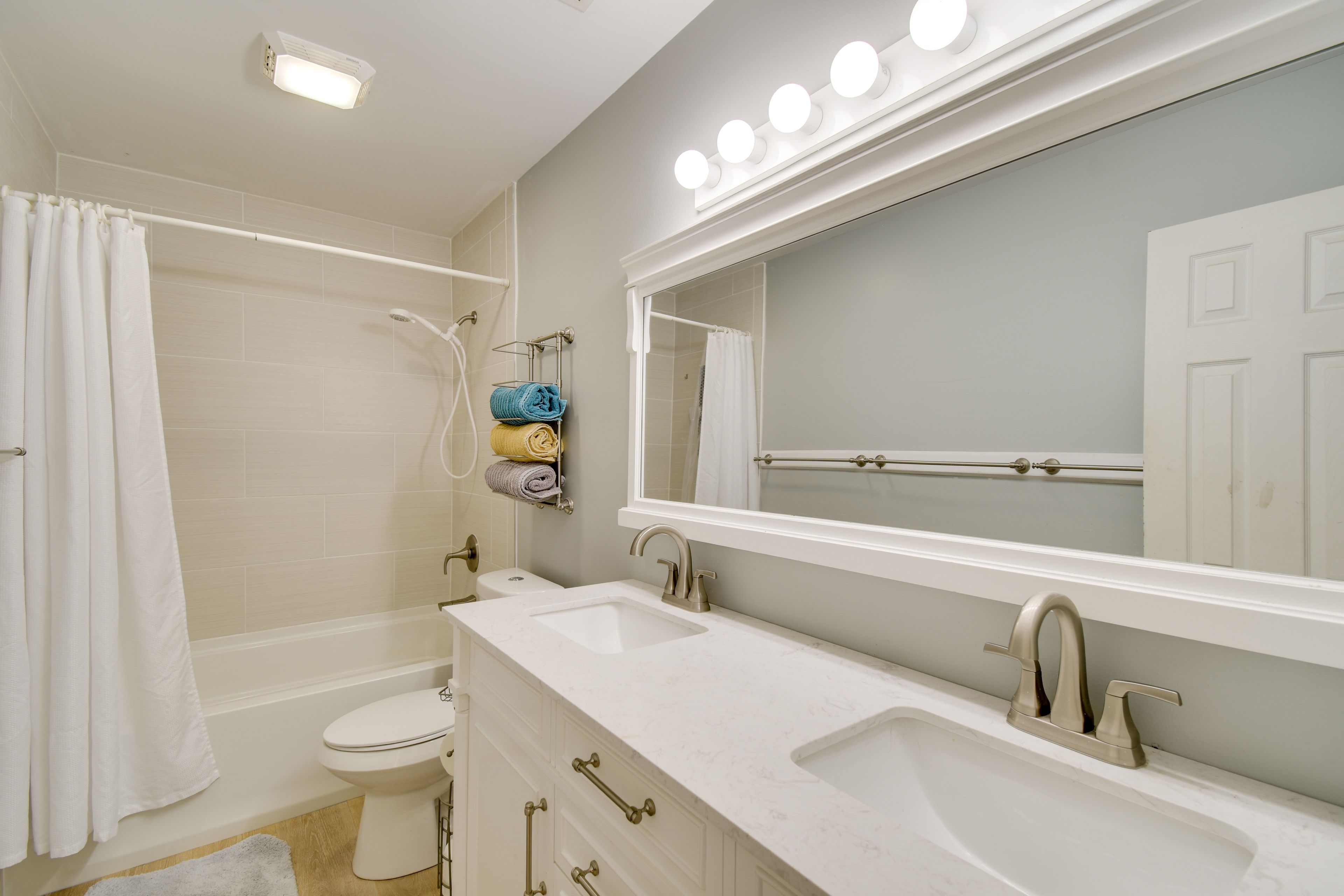 Full Bathroom | 1st Floor