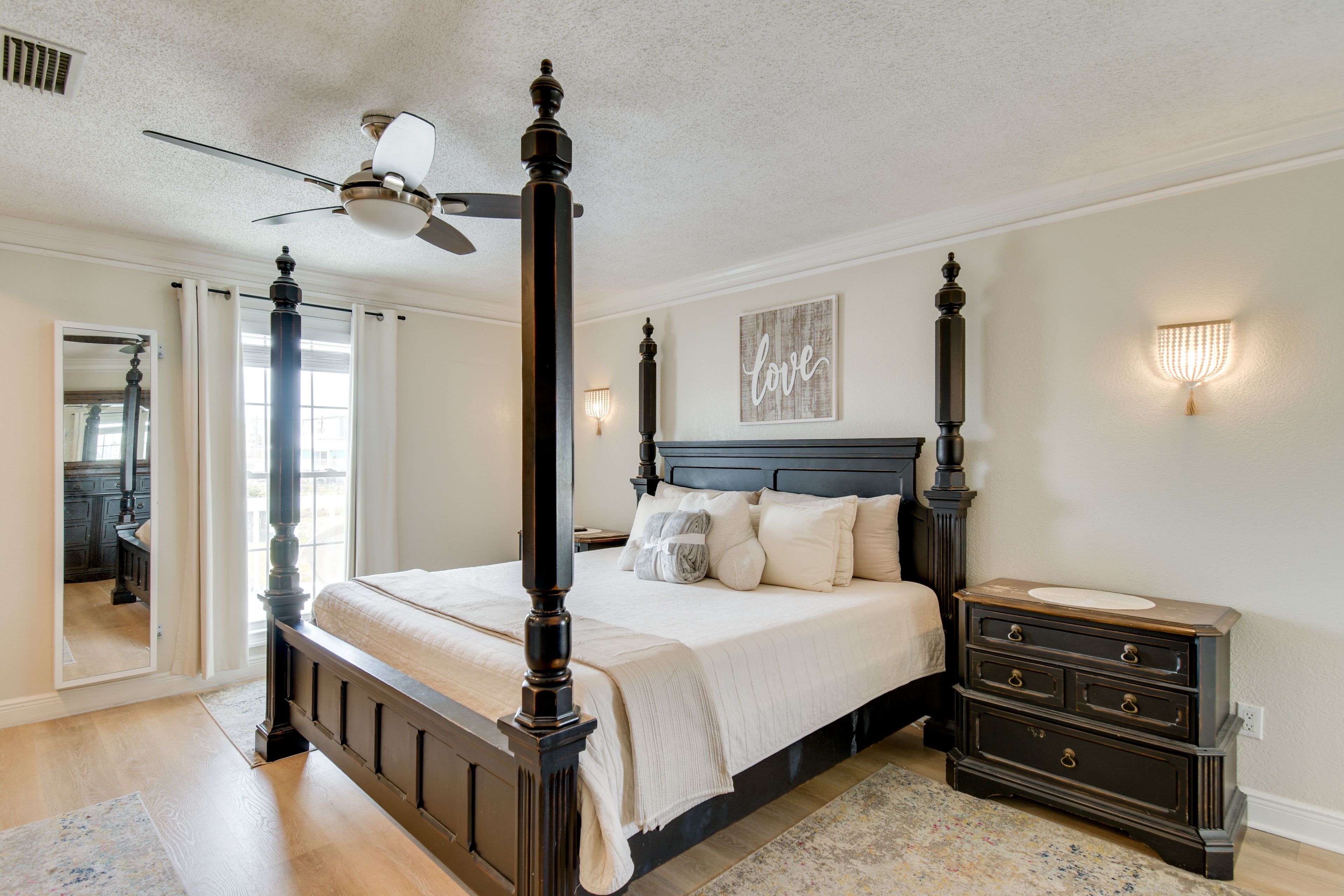 Bedroom 1 | King Bed
