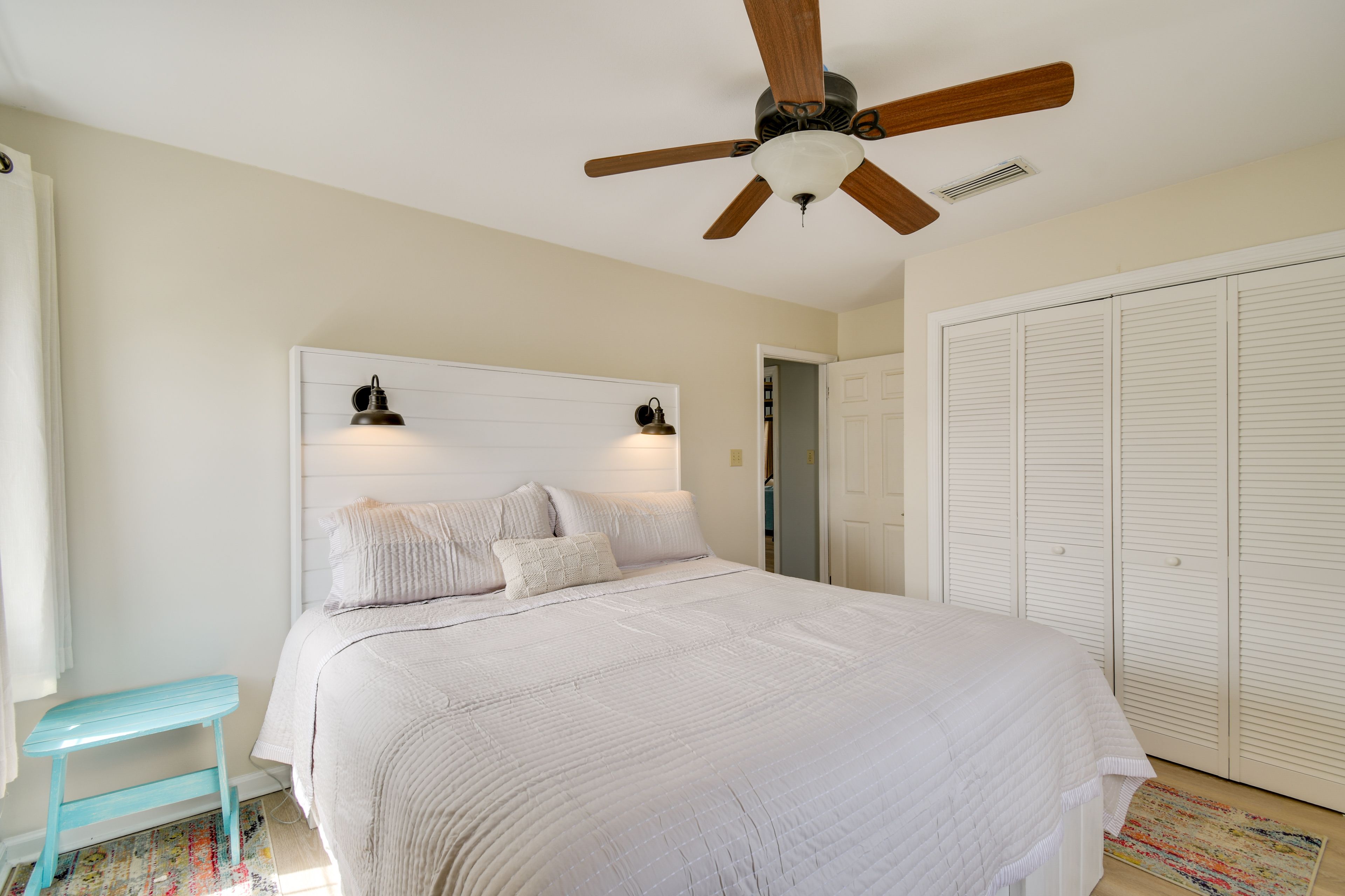 Bedroom 2 | King Bed | 1st Floor
