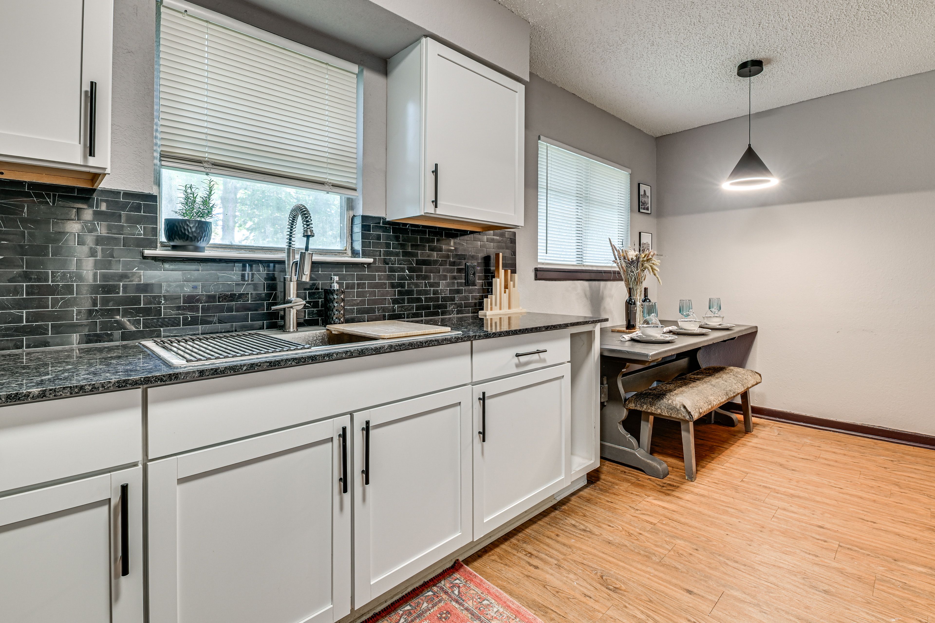 Kitchen & Dining Area
