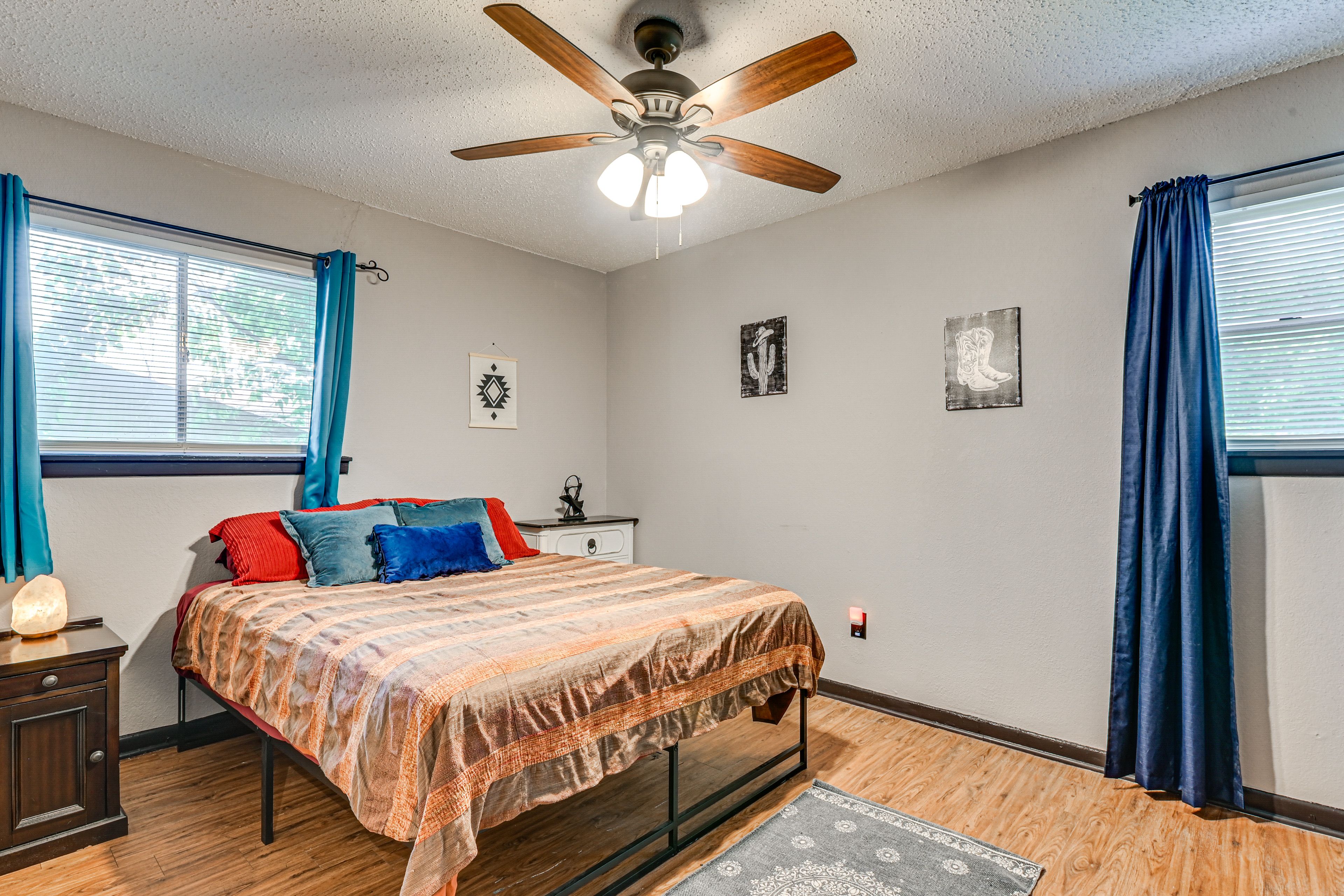 Bedroom 2 | Queen Bed