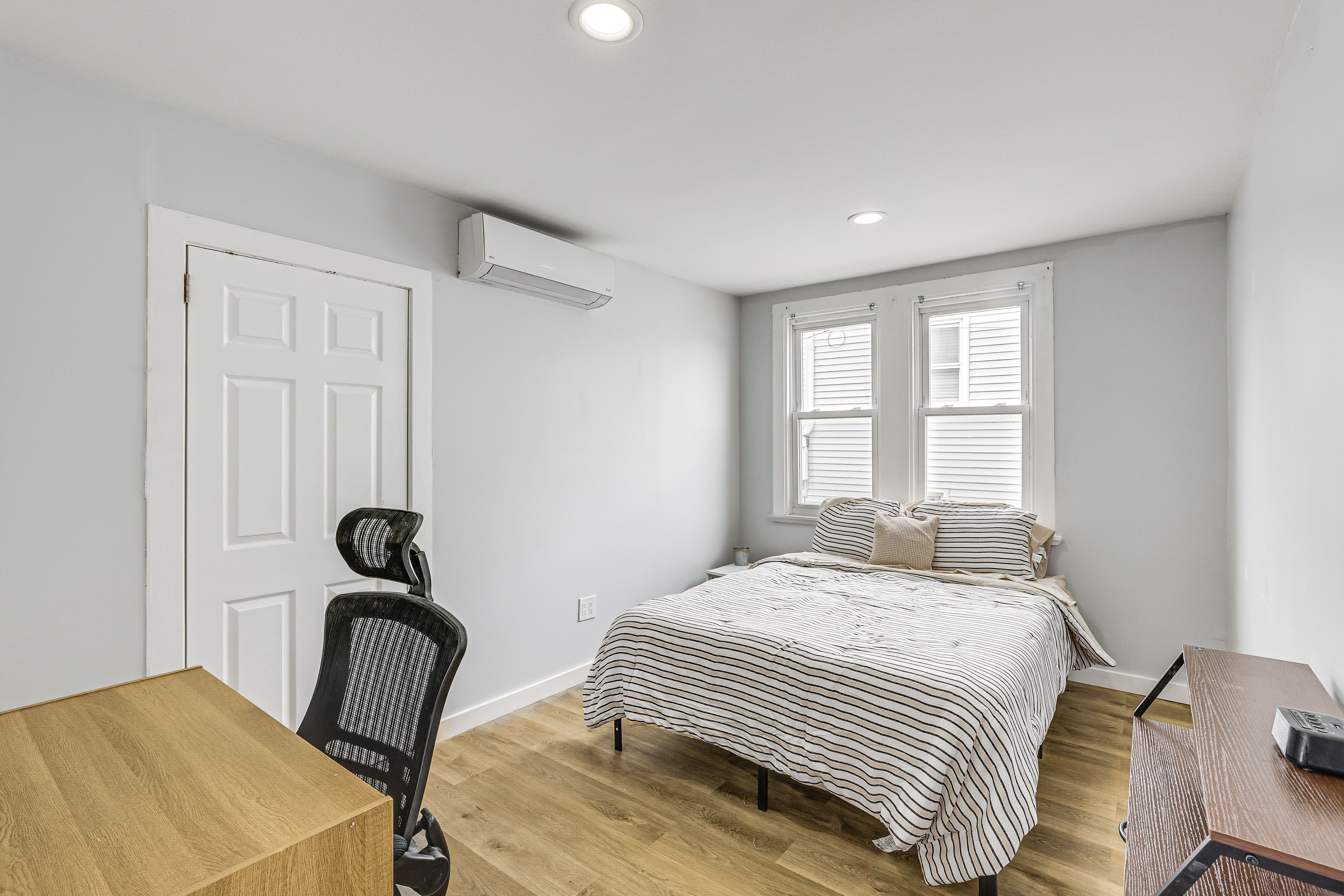 Bedroom 1 | Queen Bed