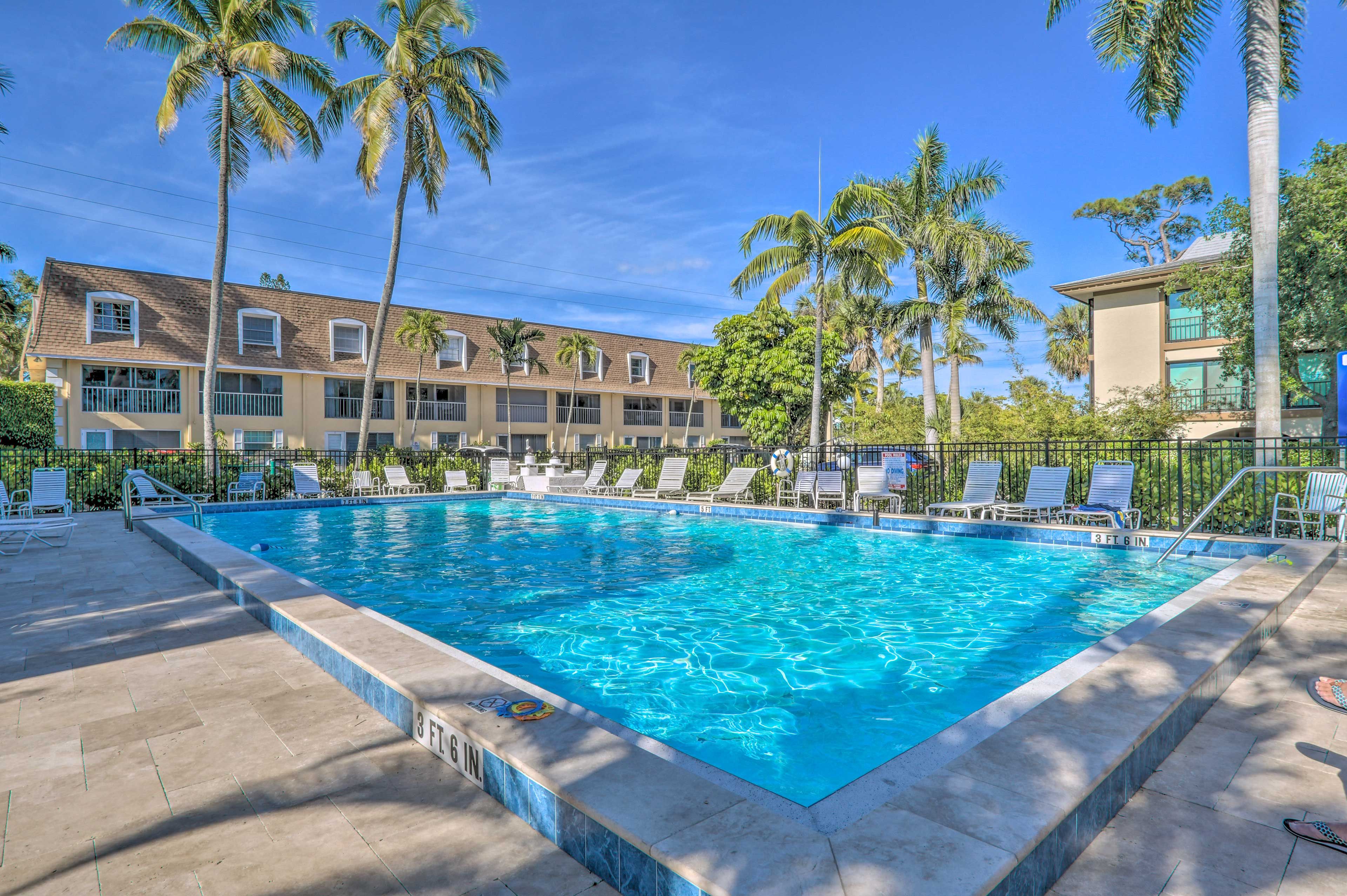 Naples Mariner | Community Pool