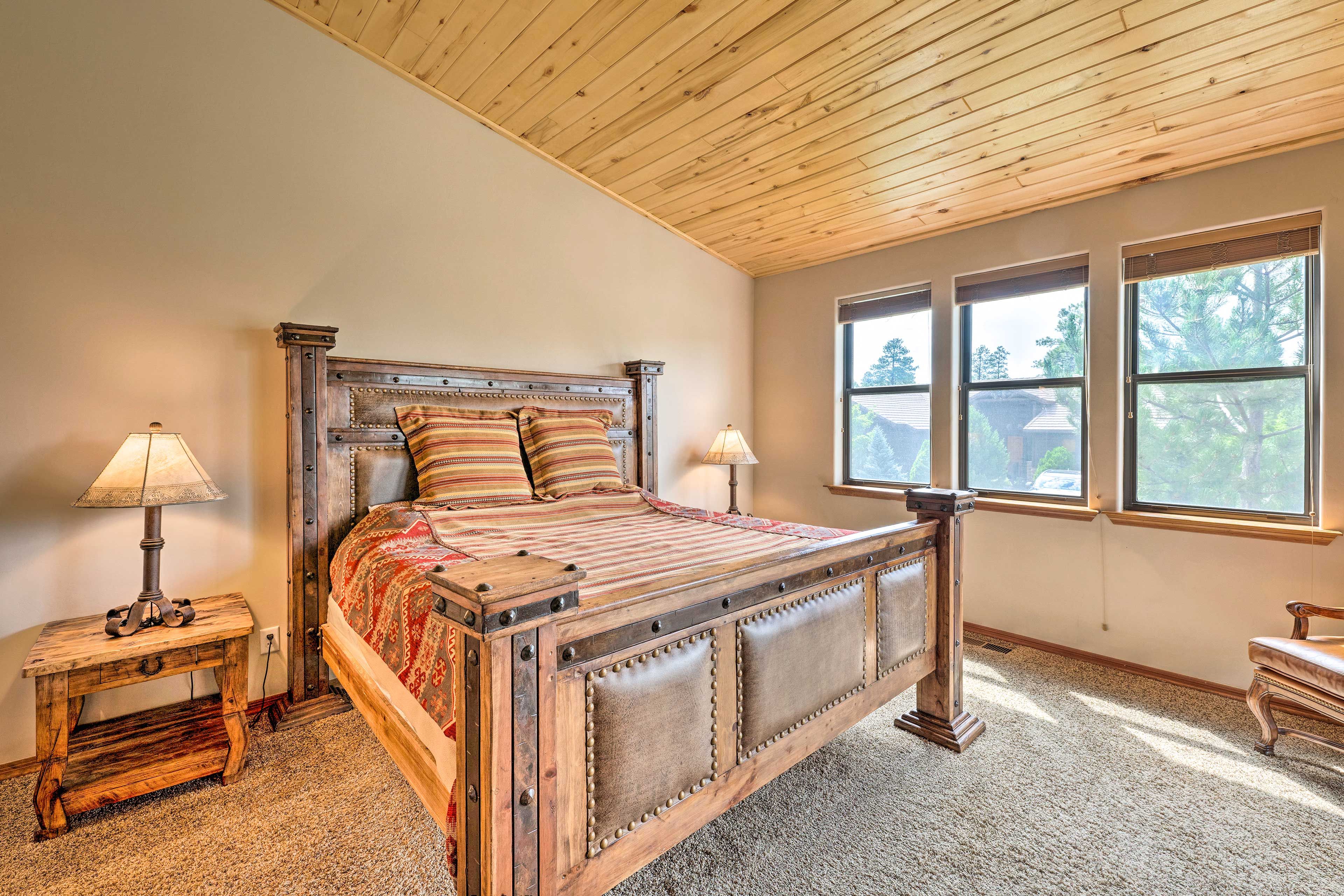 Bedroom 1 | King Bed