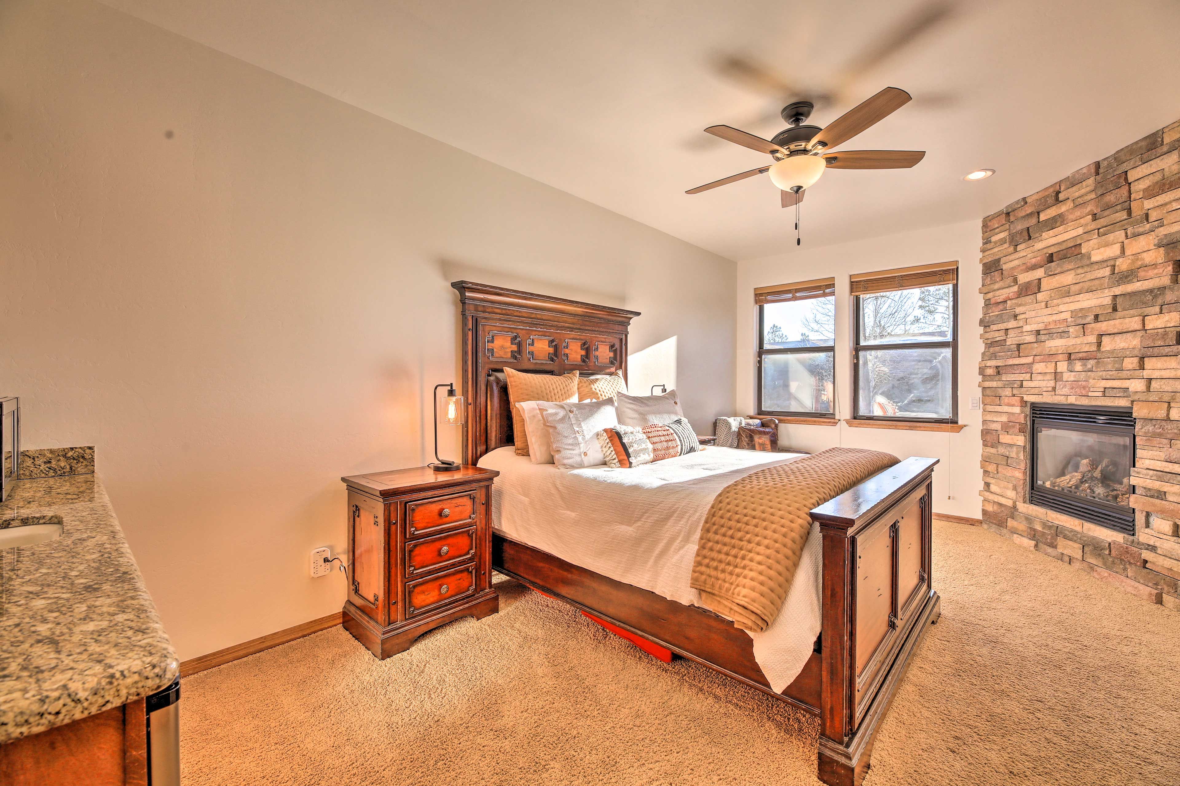 Bedroom 5 | Queen Bed