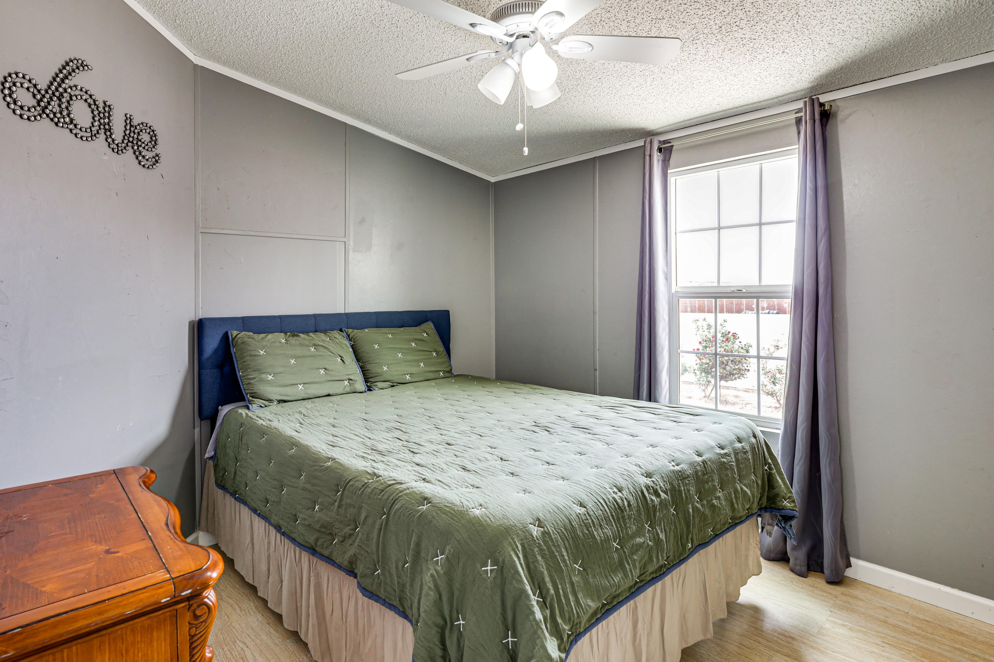 Bedroom 3 | Queen Bed