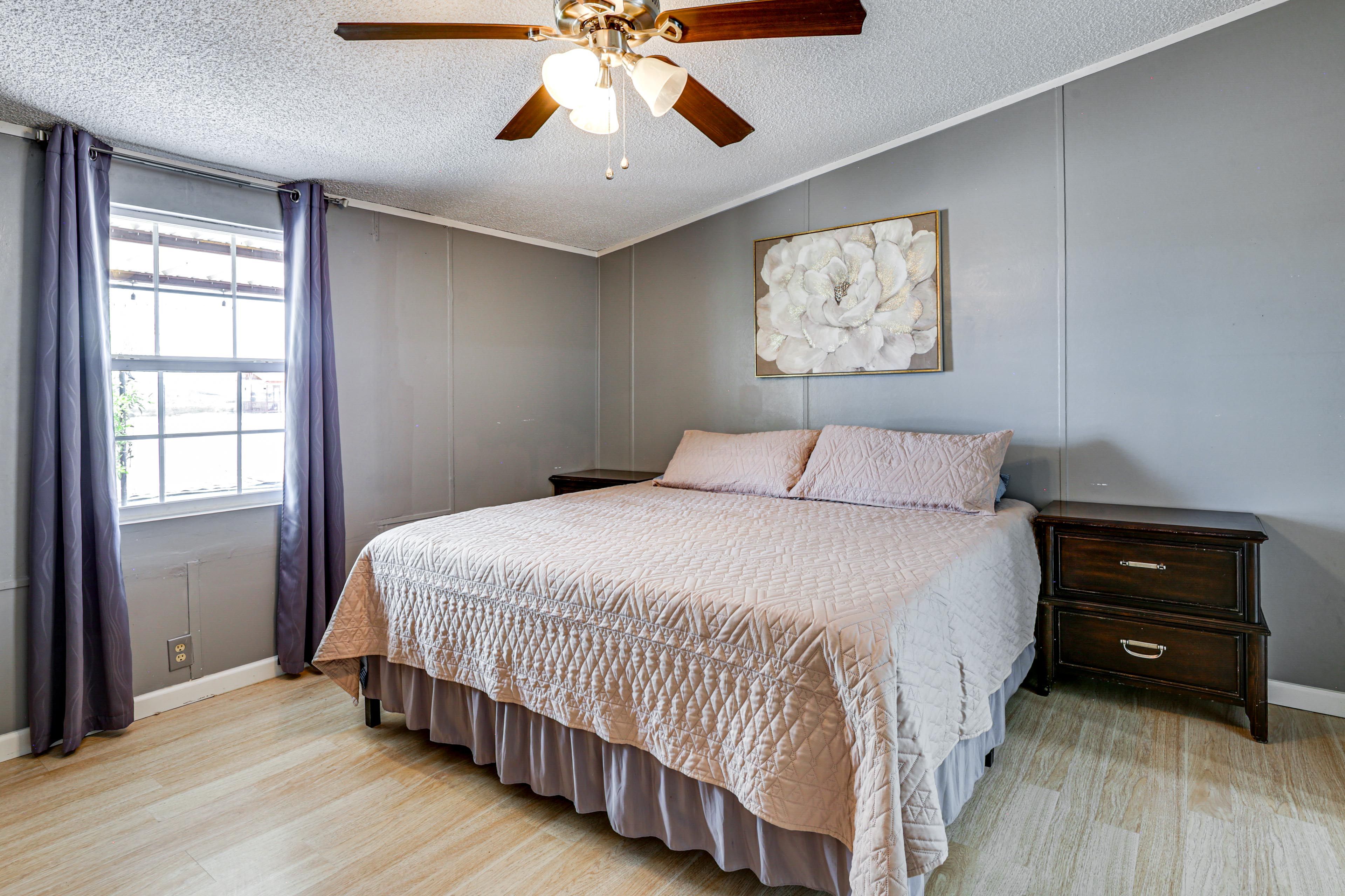 Bedroom 1 | King Bed