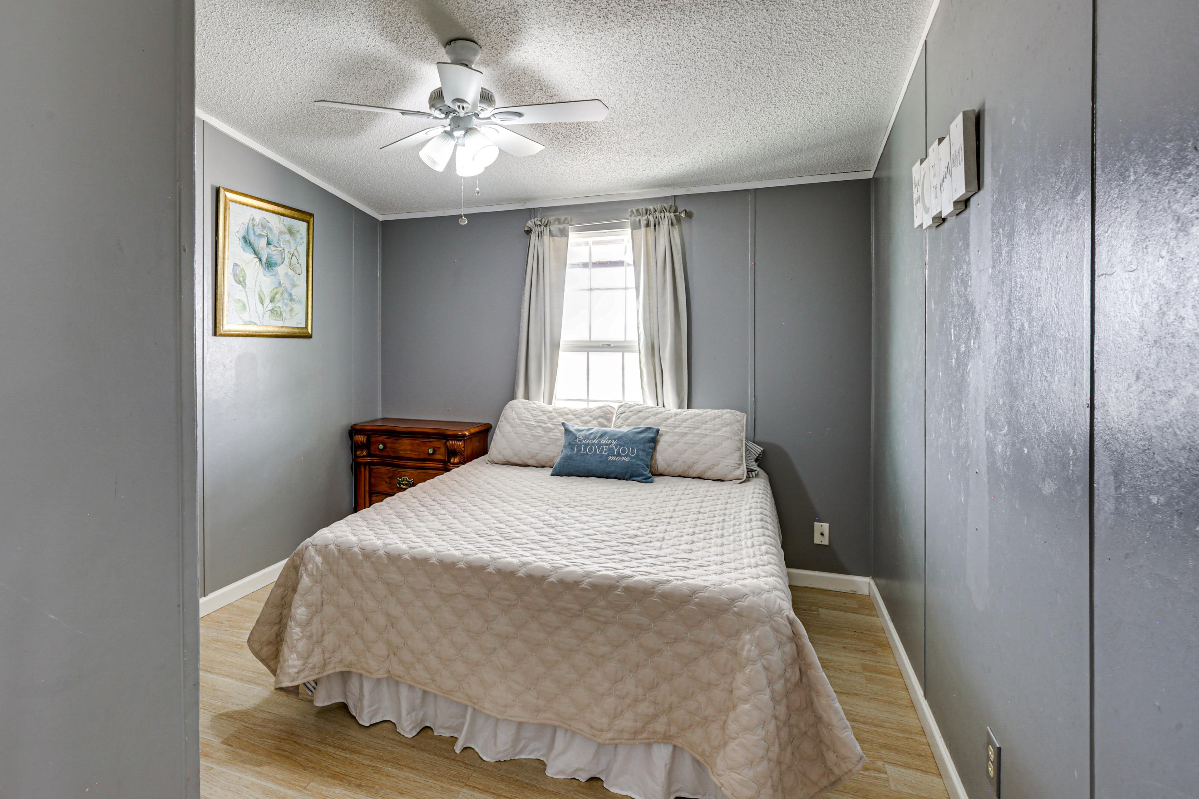 Bedroom 2 | Queen Bed