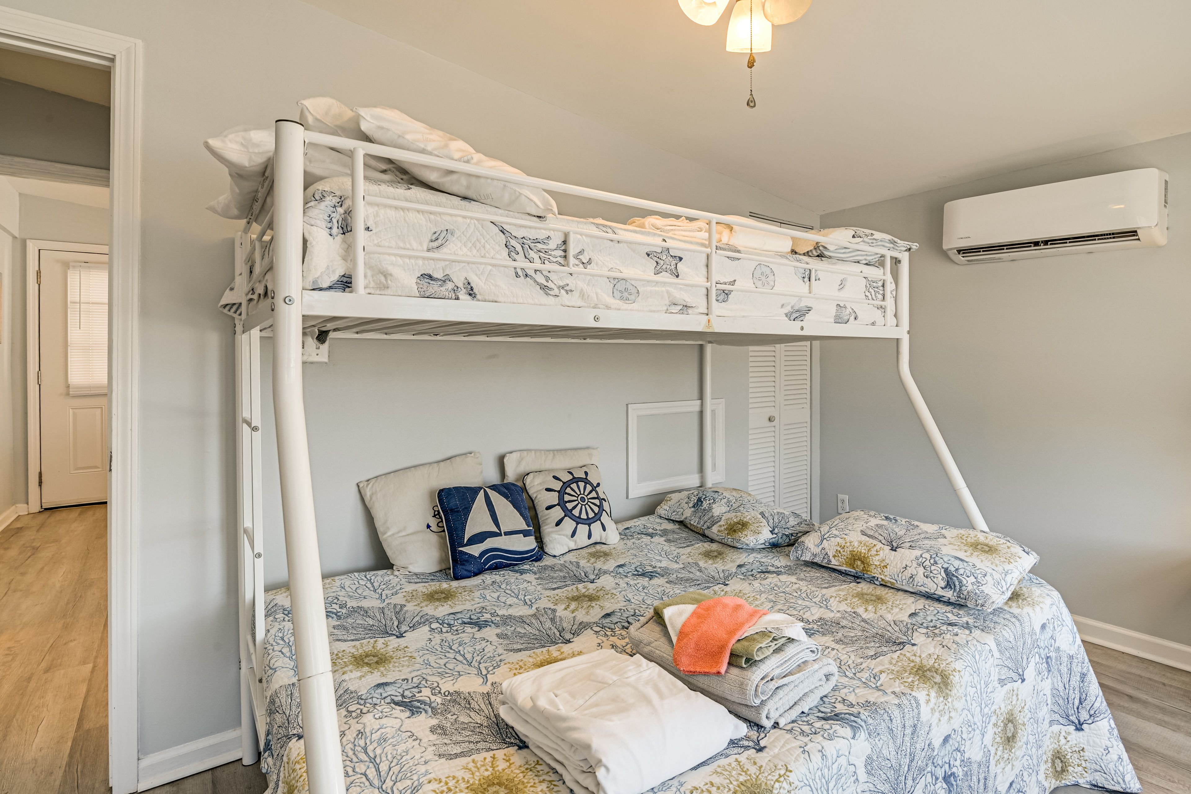 Bedroom 4 | Twin/Full Bunk Bed w/ Twin Trundle