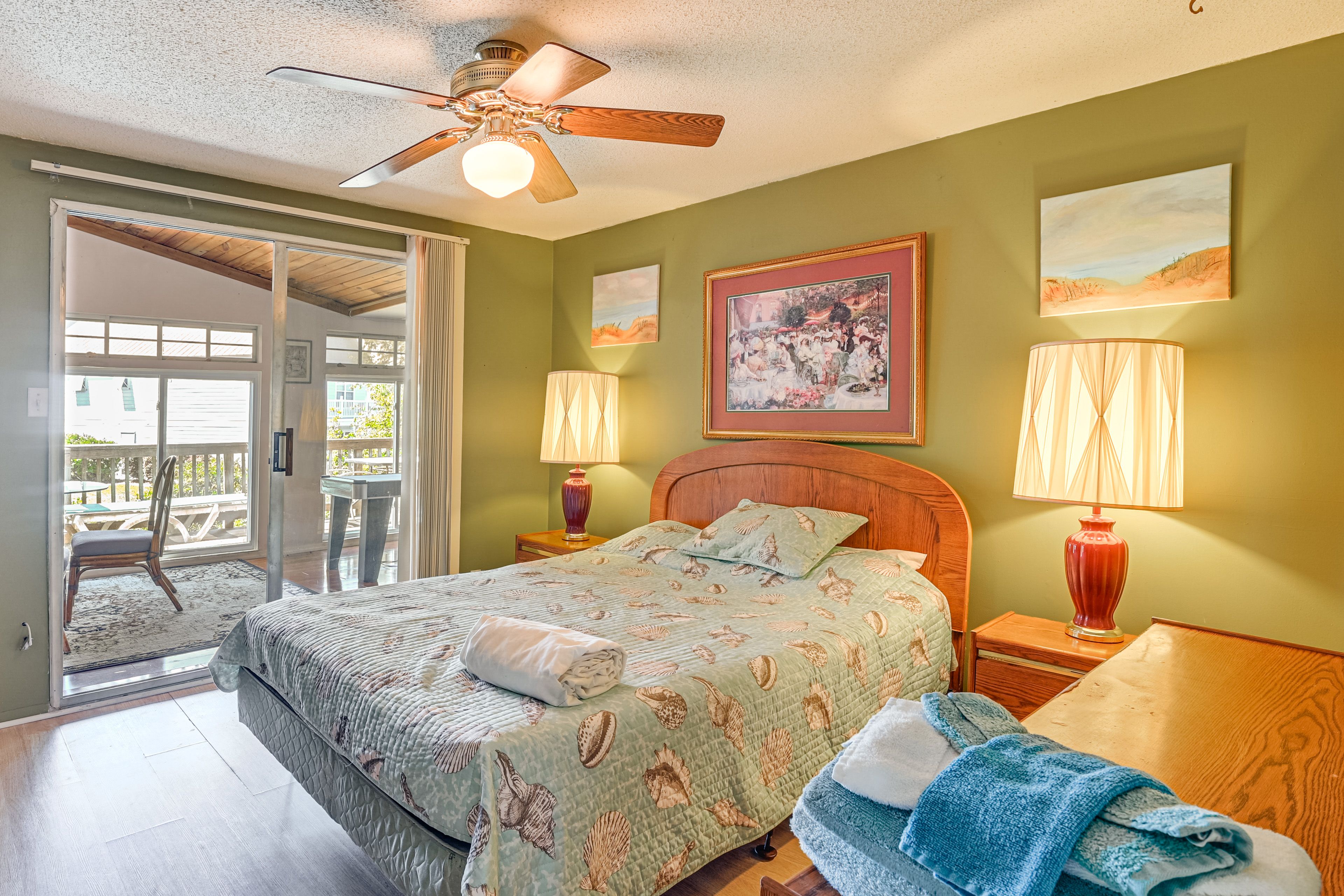 Bedroom 2 | Queen Bed