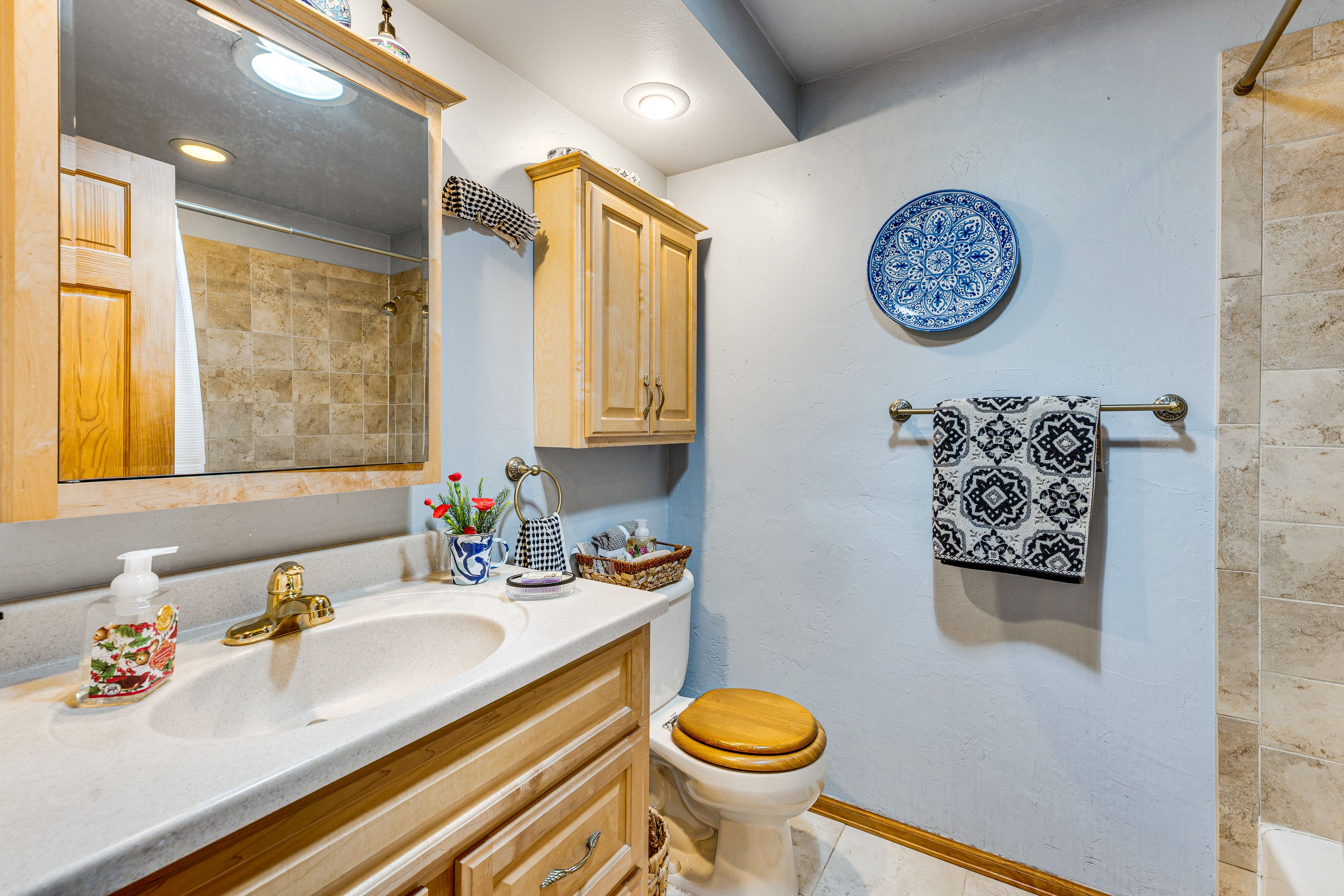 Full Bathroom | Upper Level