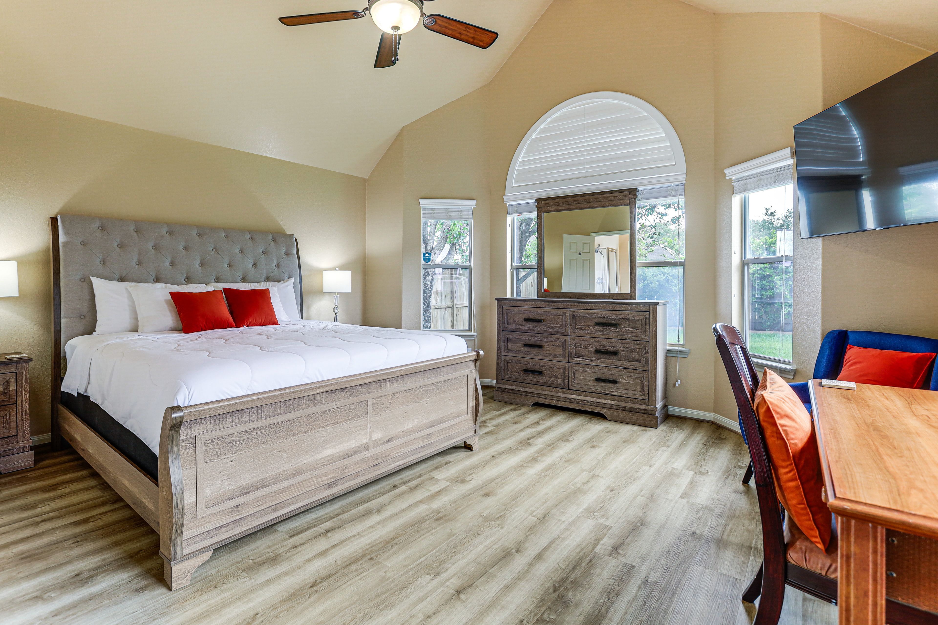 Bedroom 1 | King Bed