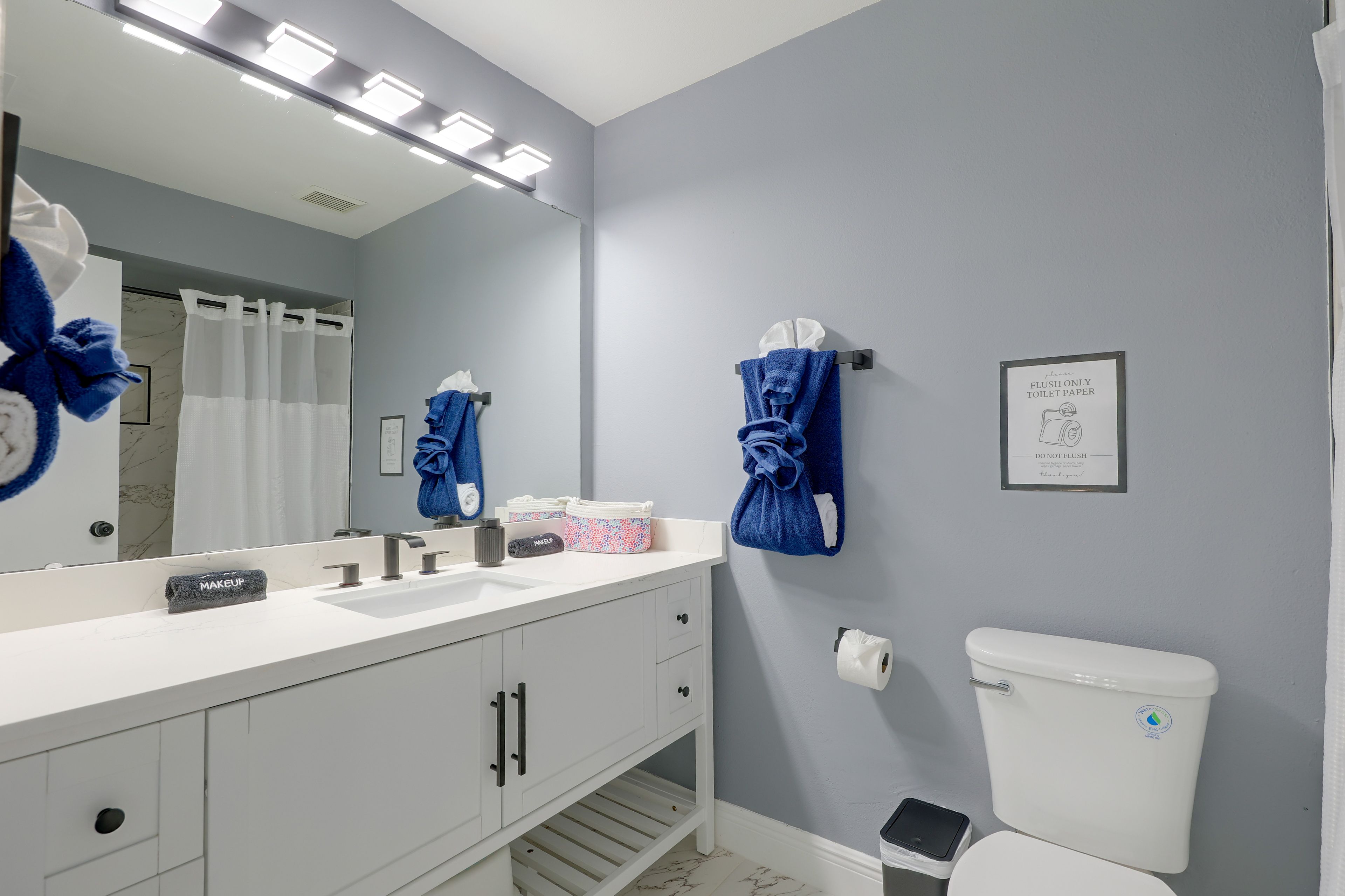 Full Bathroom | 2nd Floor
