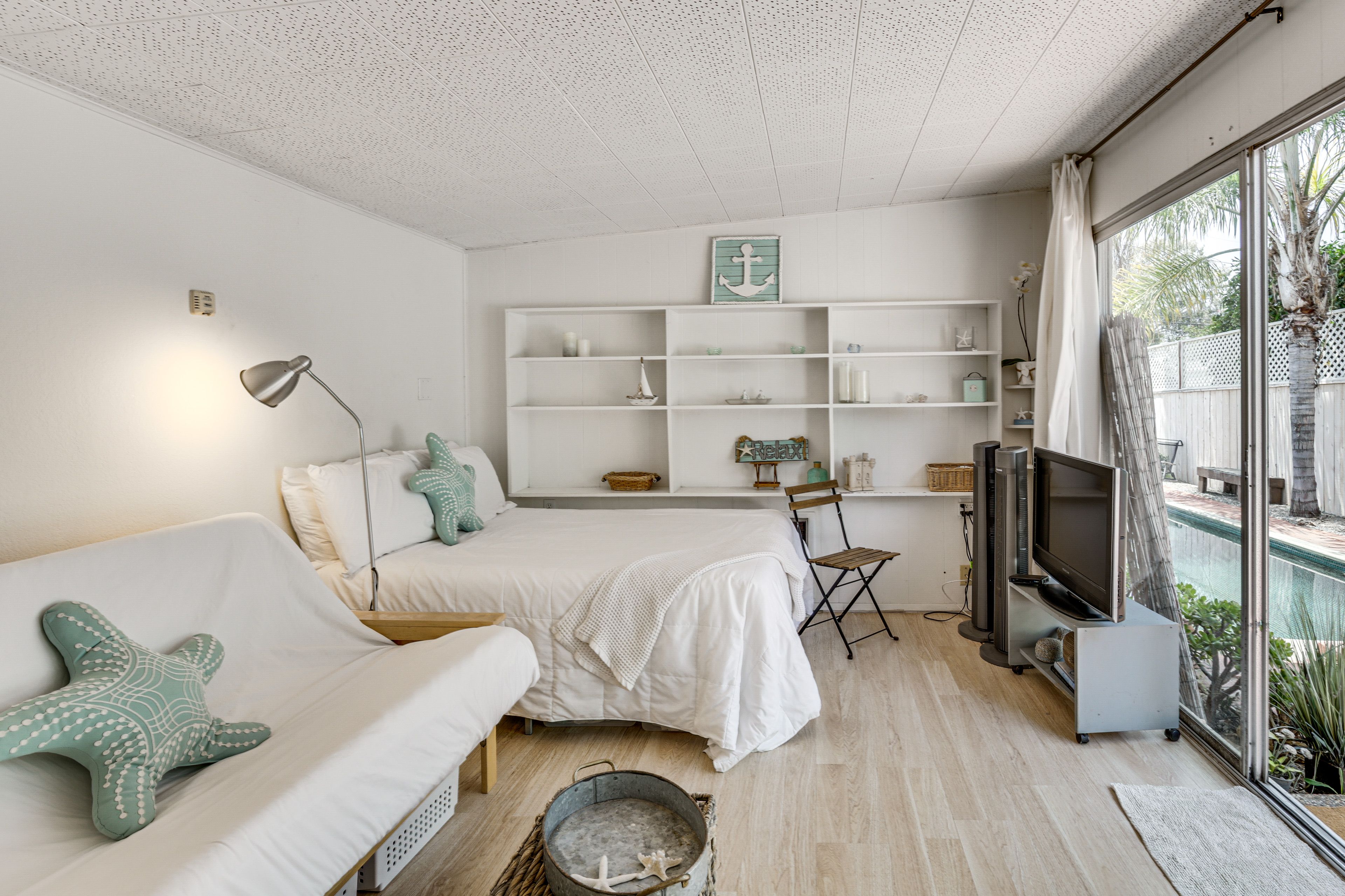 Studio | Full Bed | Full Futon