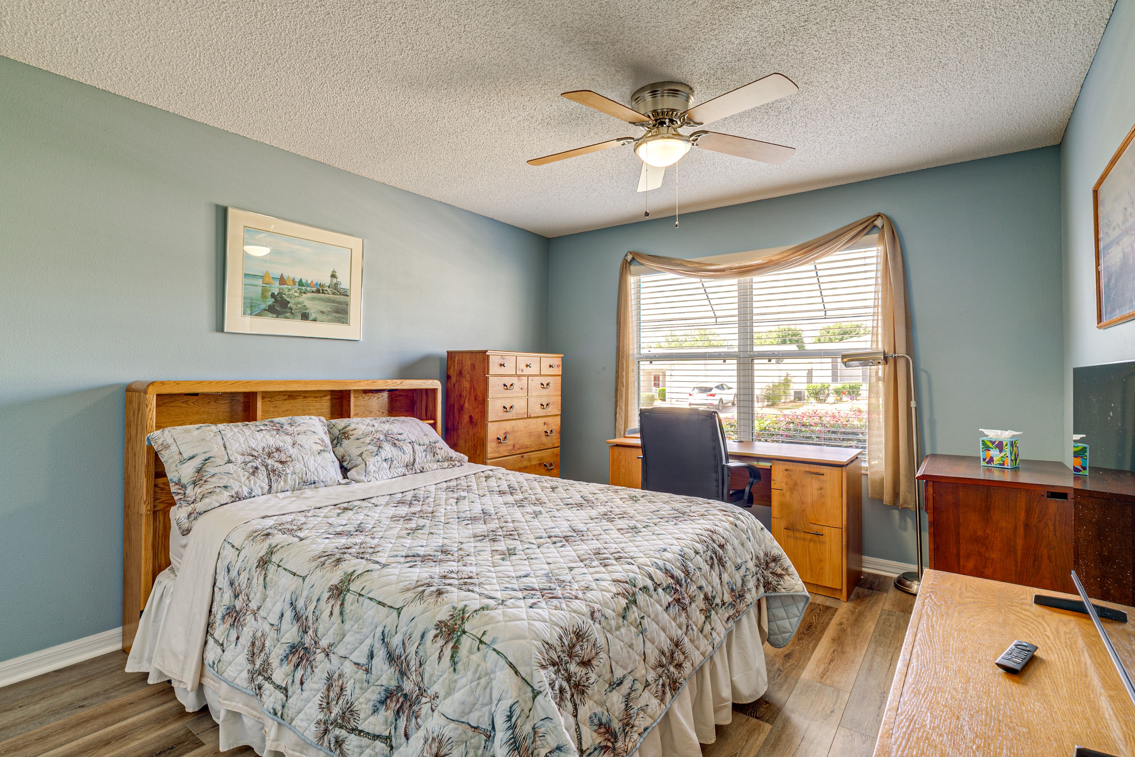 Bedroom 2 | Queen Bed