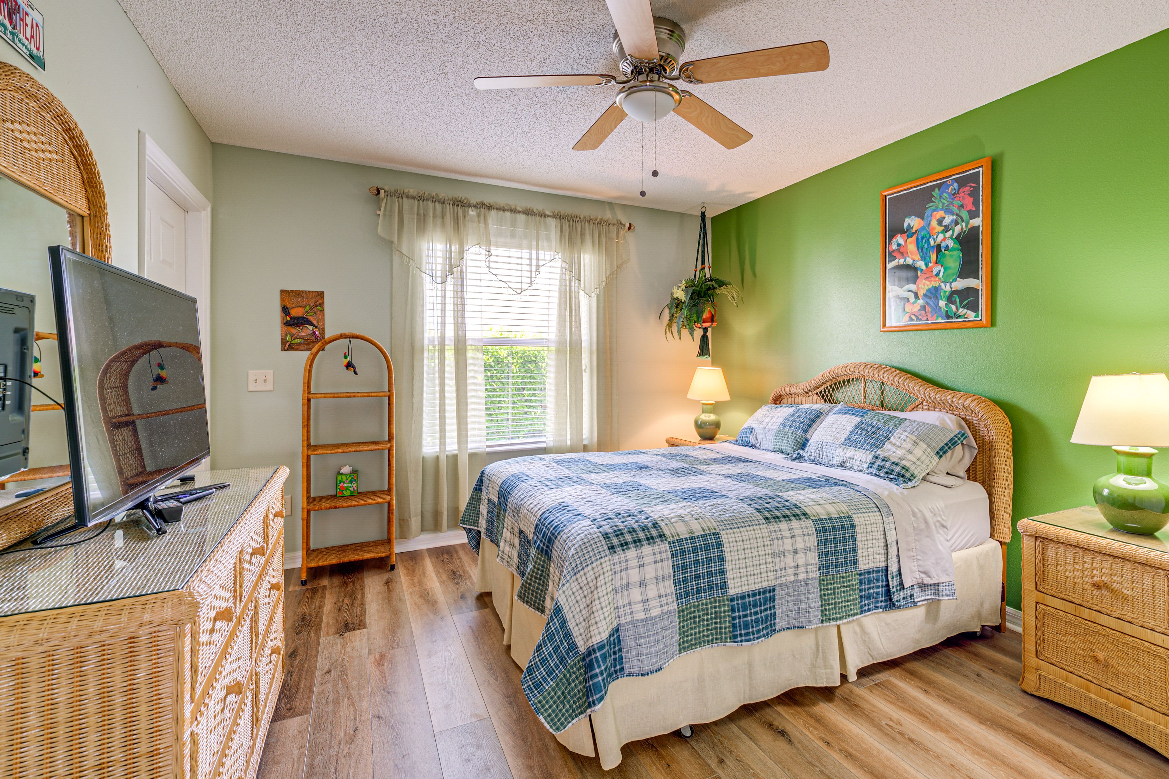 Bedroom 3 | Queen Bed