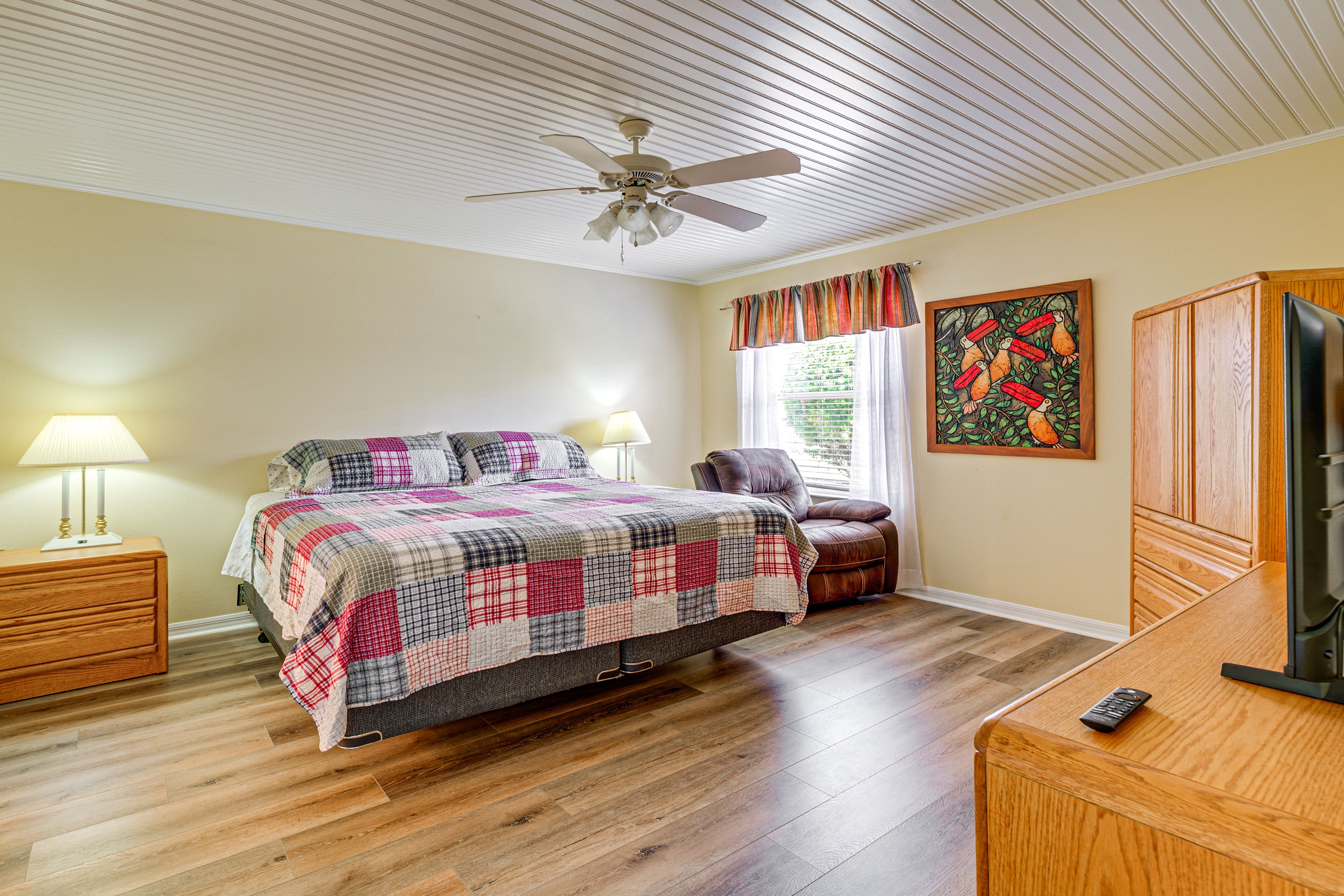 Bedroom 1 | King Bed