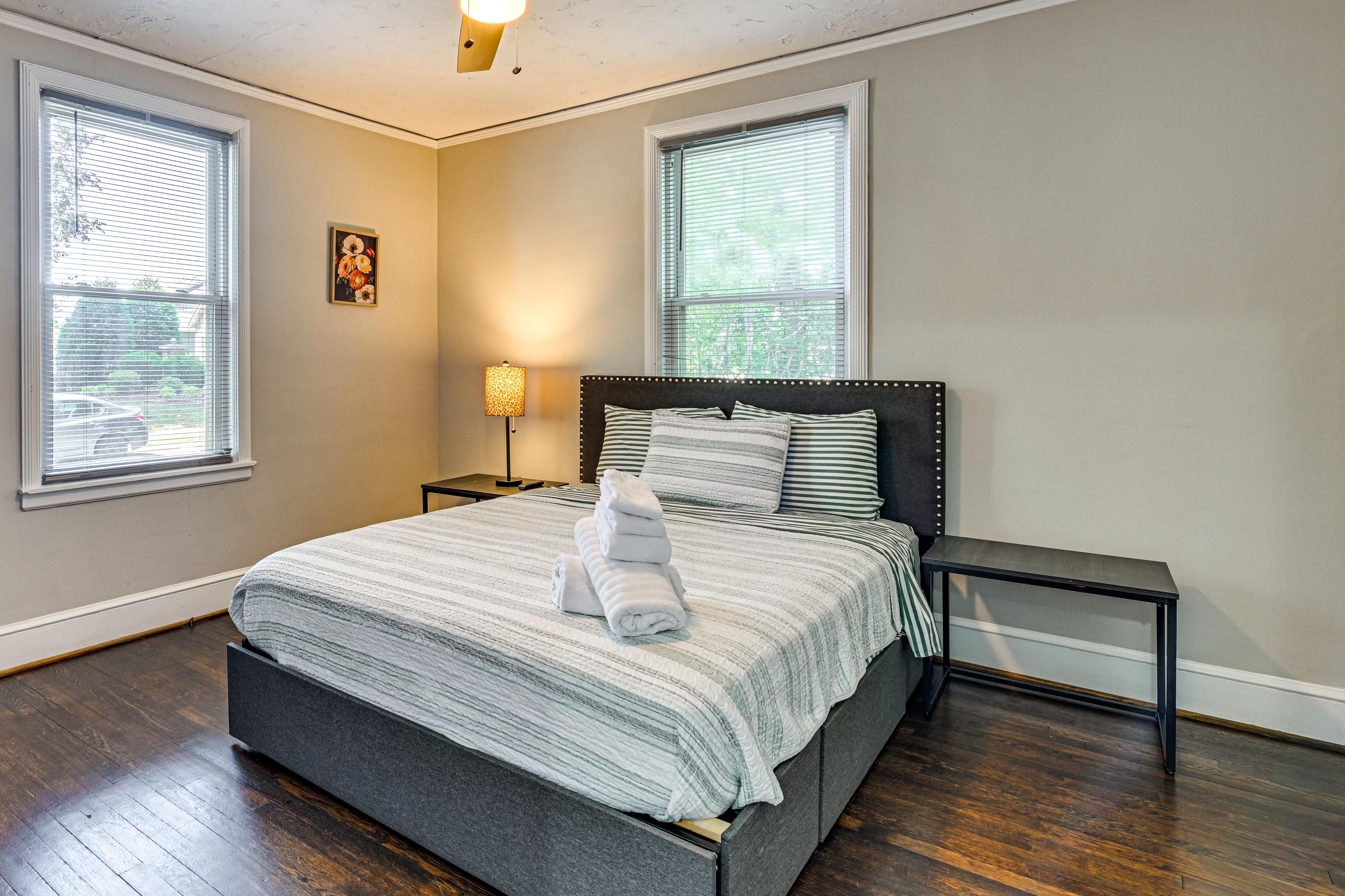 Bedroom 2 | Queen Bed