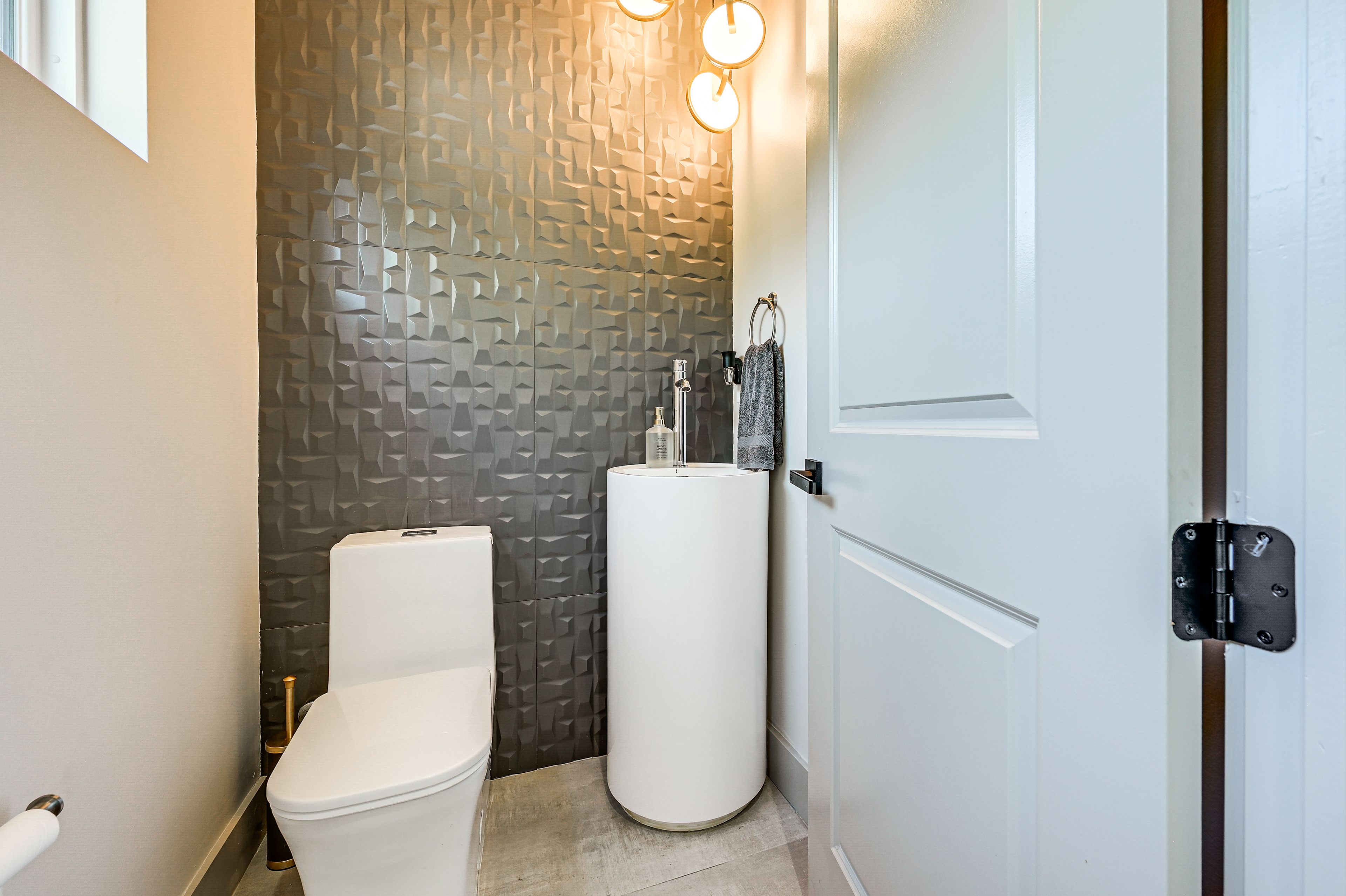 Half Bathroom | 1st Floor