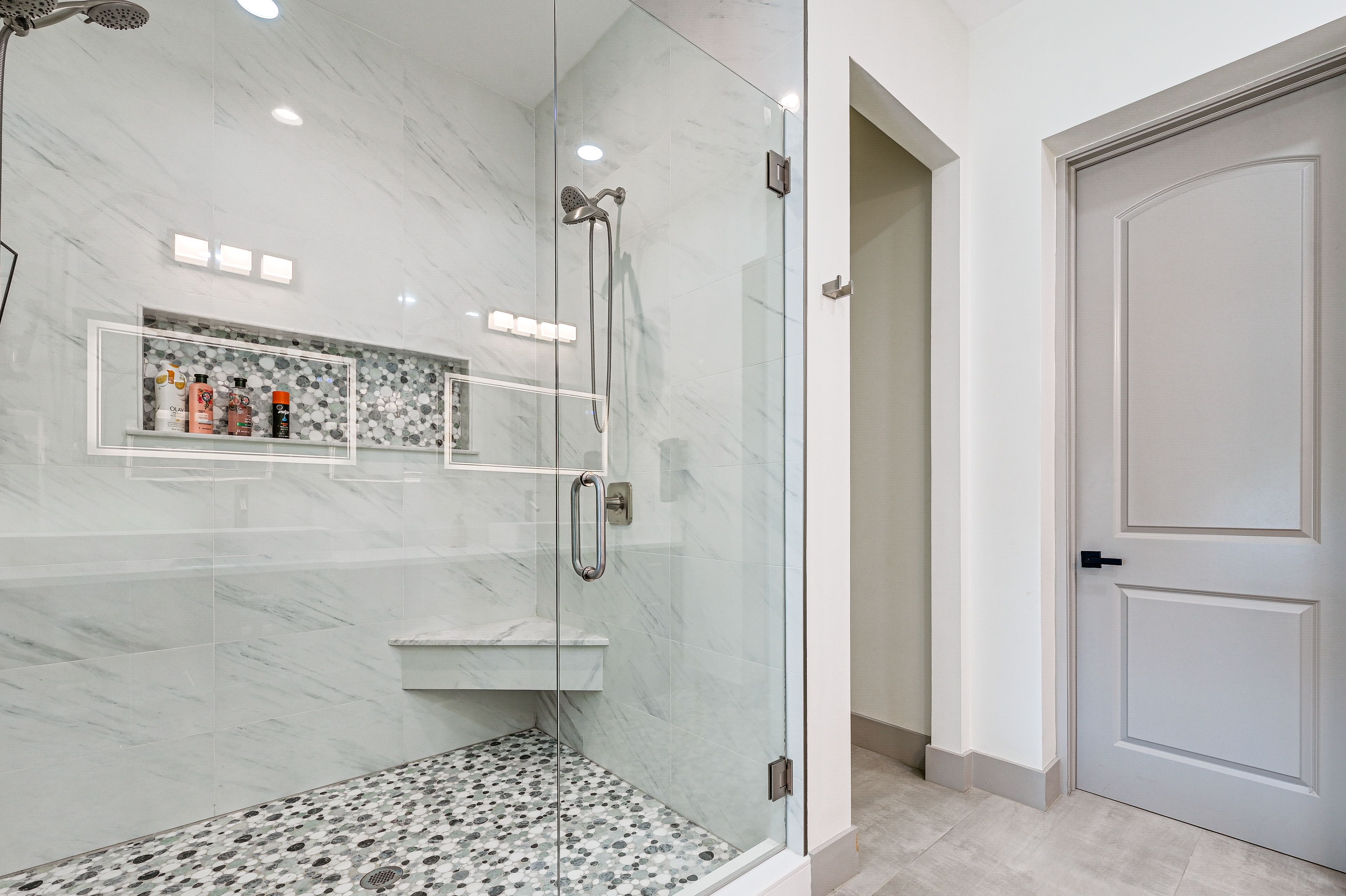 Full Bathroom | 1st Floor