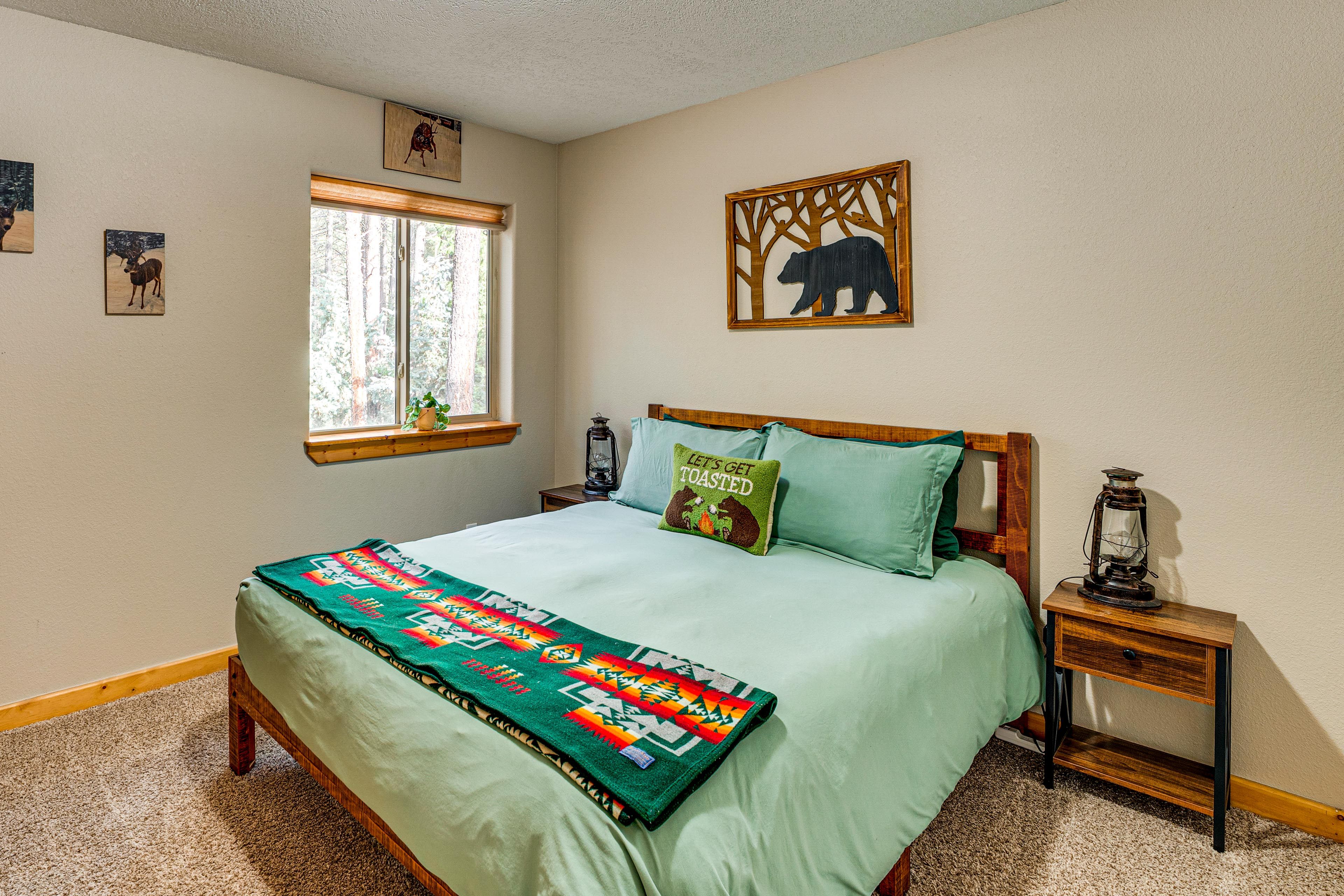 Bedroom 2 | Queen Bed | 1st Floor