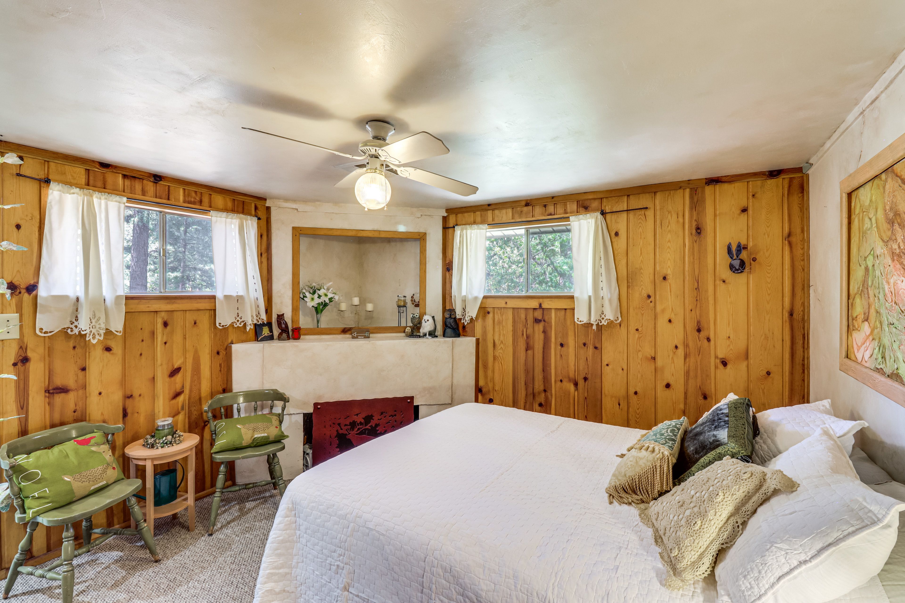 Bedroom 1 | Queen Bed