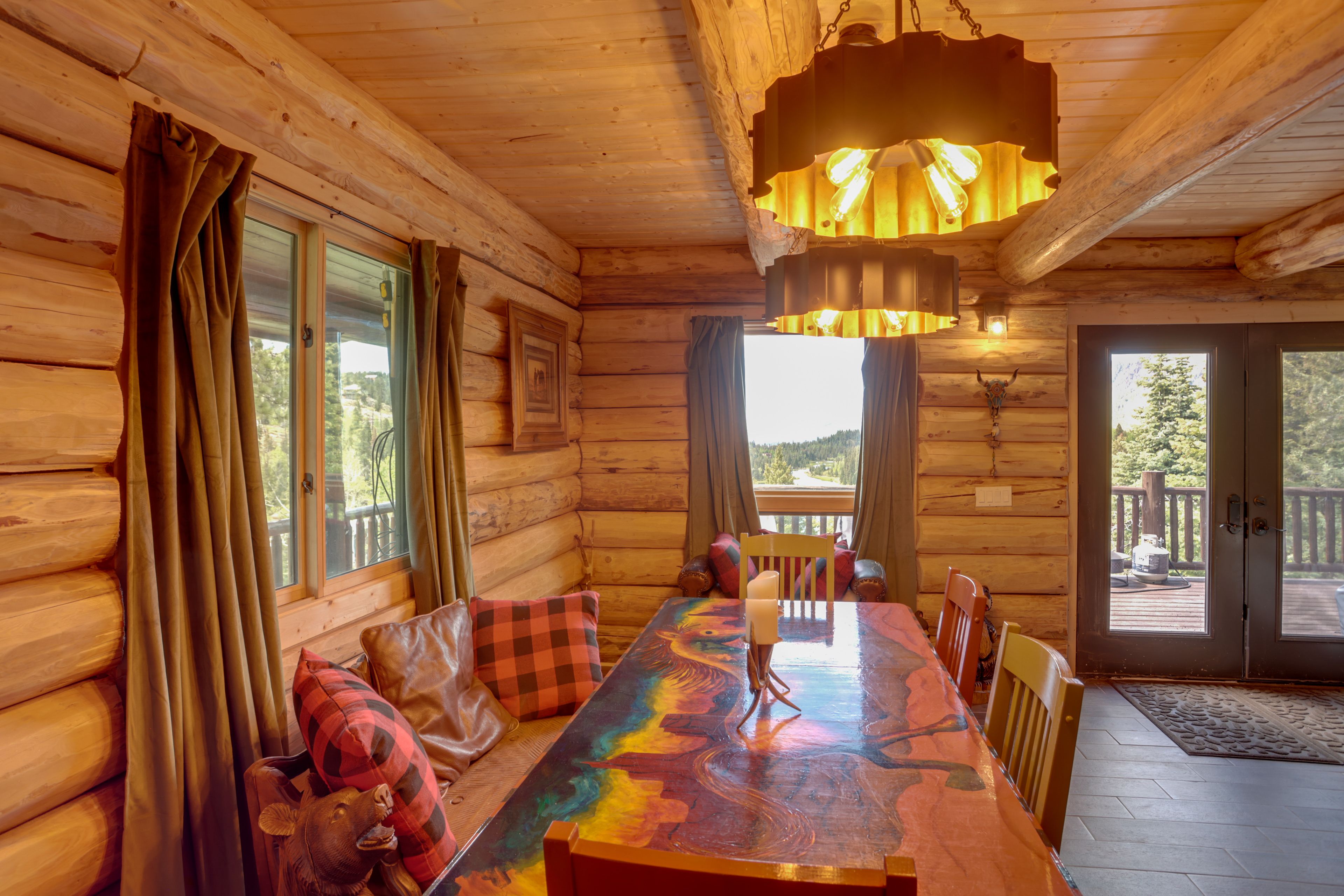 Dining Area | Dishes & Flatware Provided | 1st Floor
