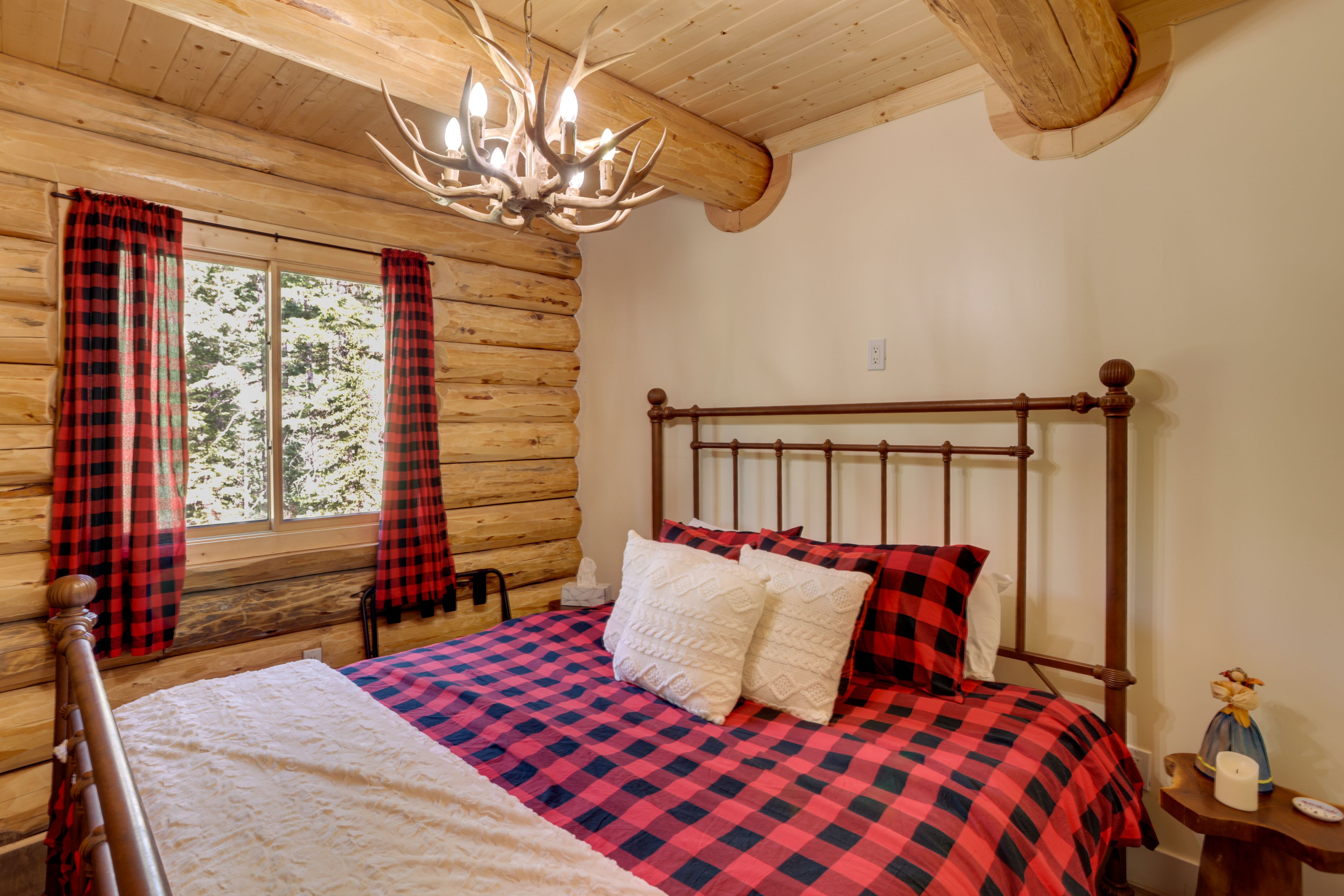 Bedroom 1 | King Bed | 1st Floor