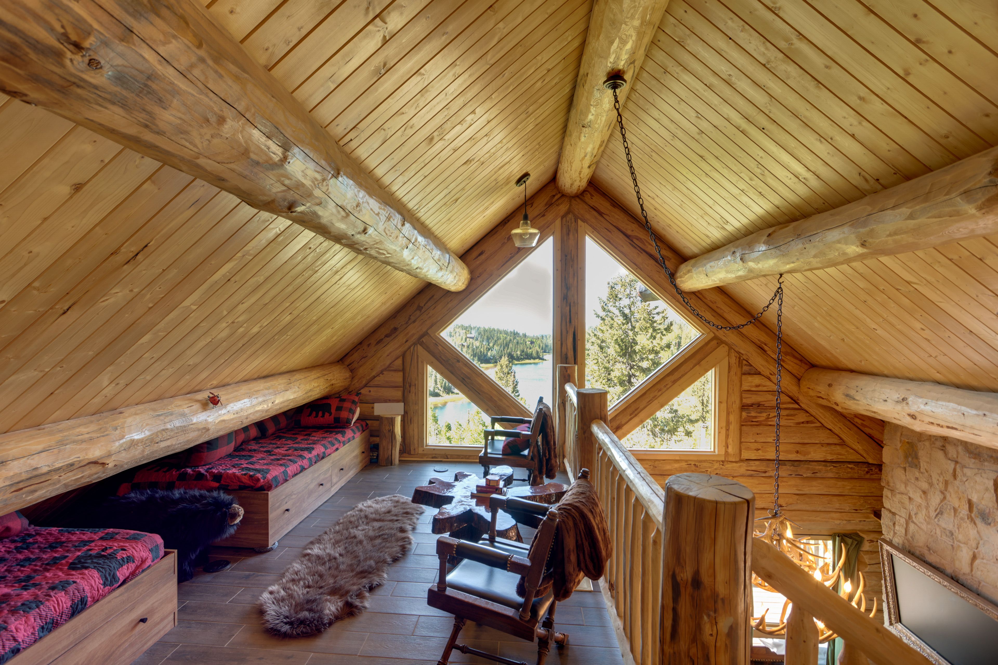 Loft | 2 Twin Beds | 2nd Floor