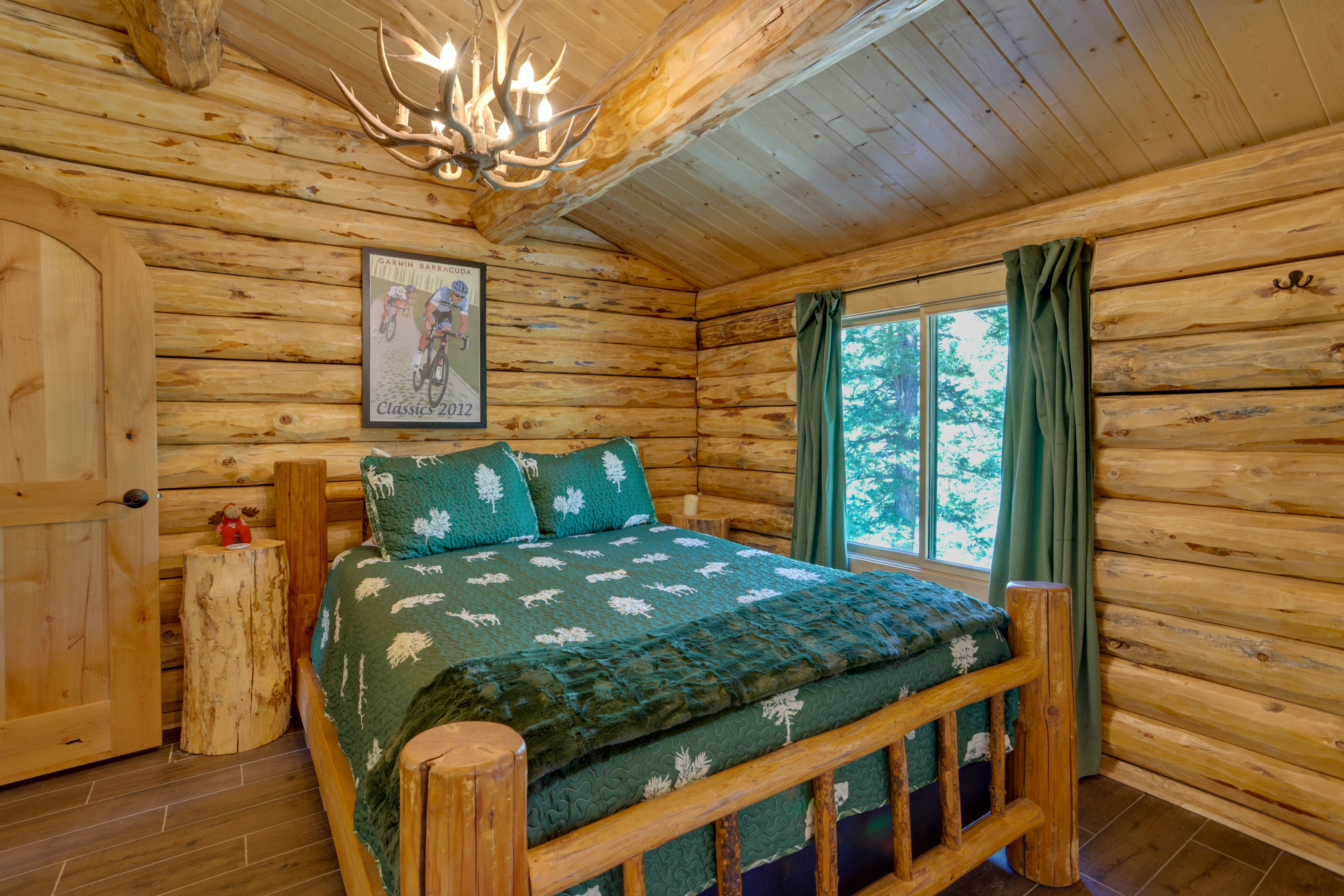 Bedroom 3 | Queen Bed
