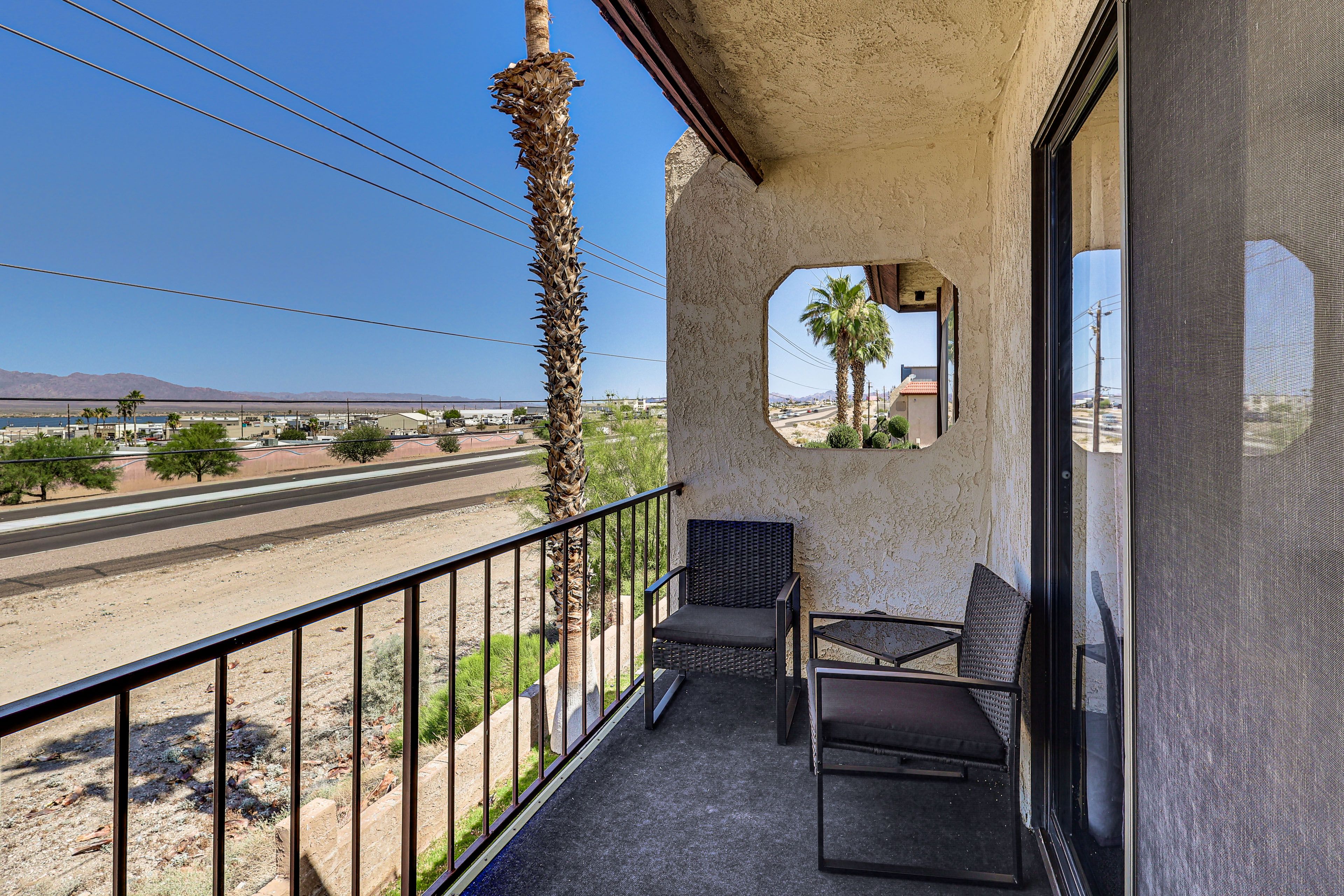 Lake Havasu City Vacation Rental | 2BR | 2BA | 1,017 Sq Ft | Stairs to Enter
