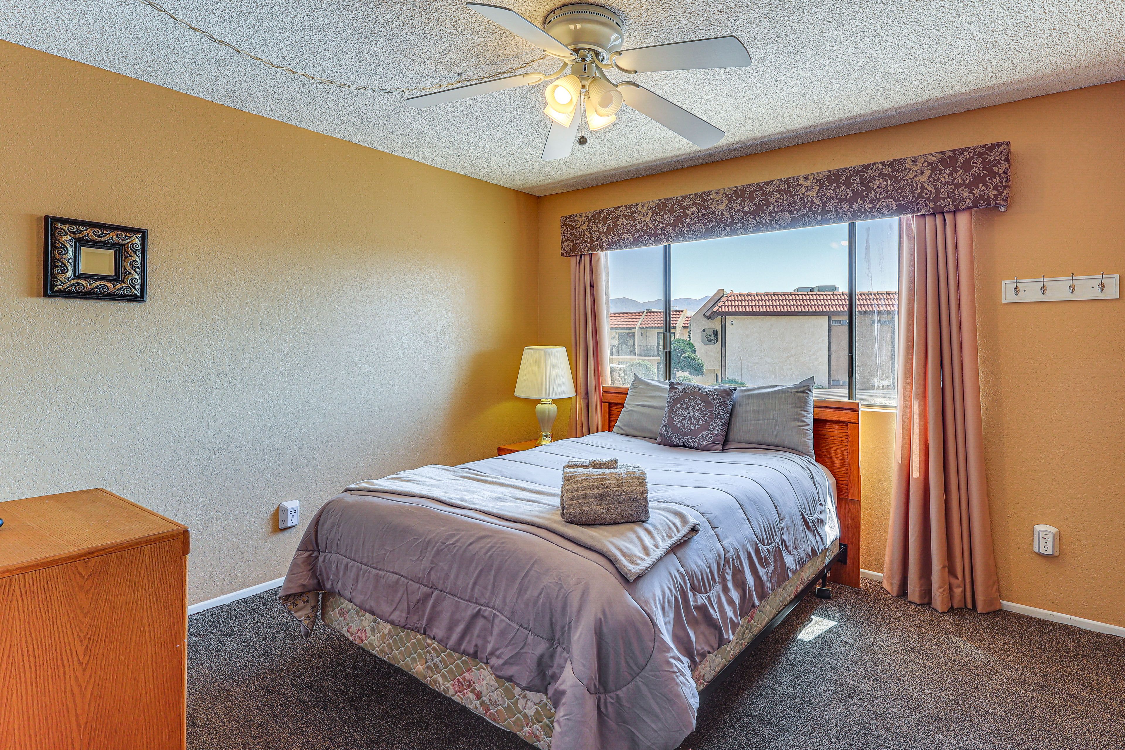 Bedroom 2 | Queen Bed