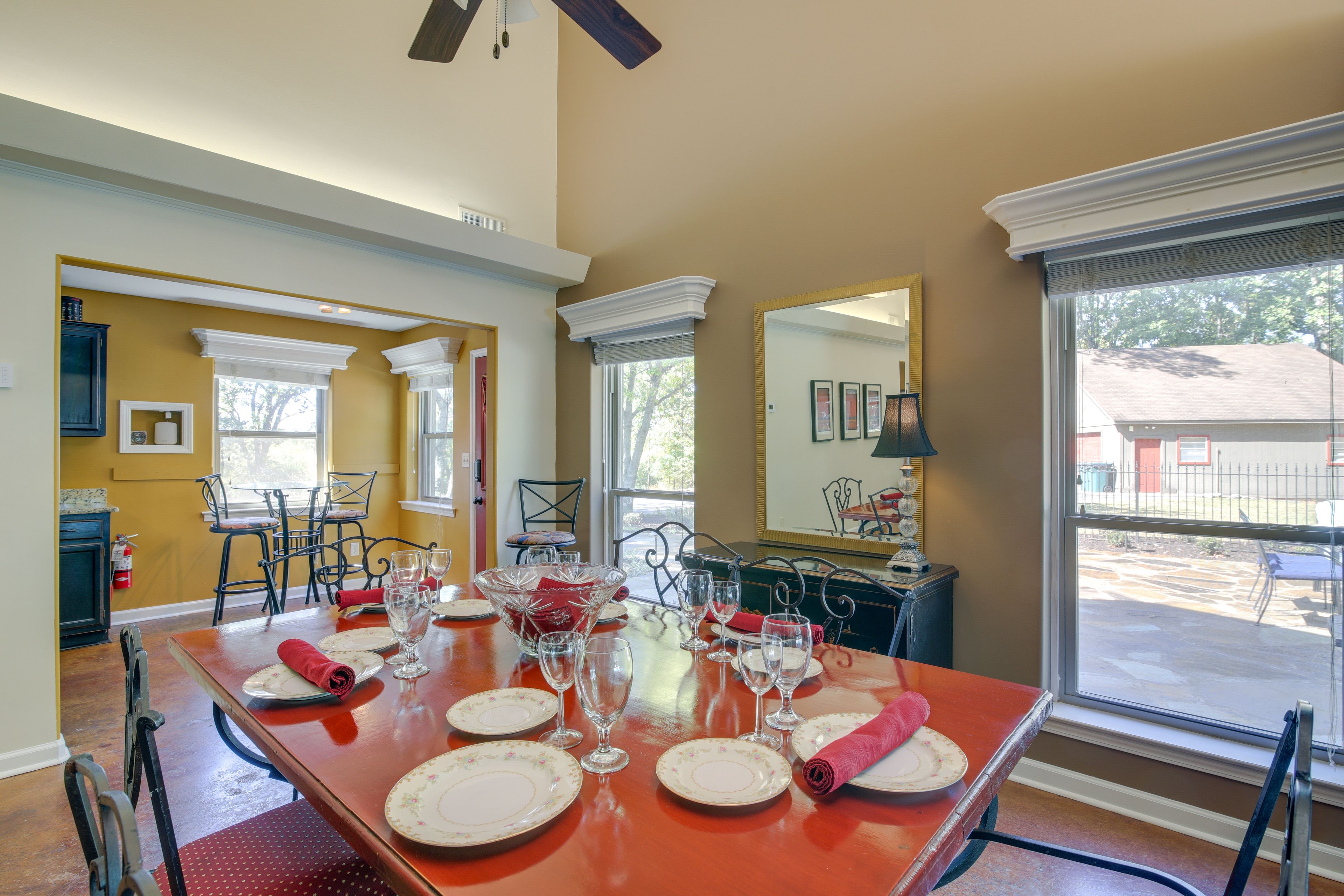 The Lodge Dining Room | Dishes & Flatware Provided