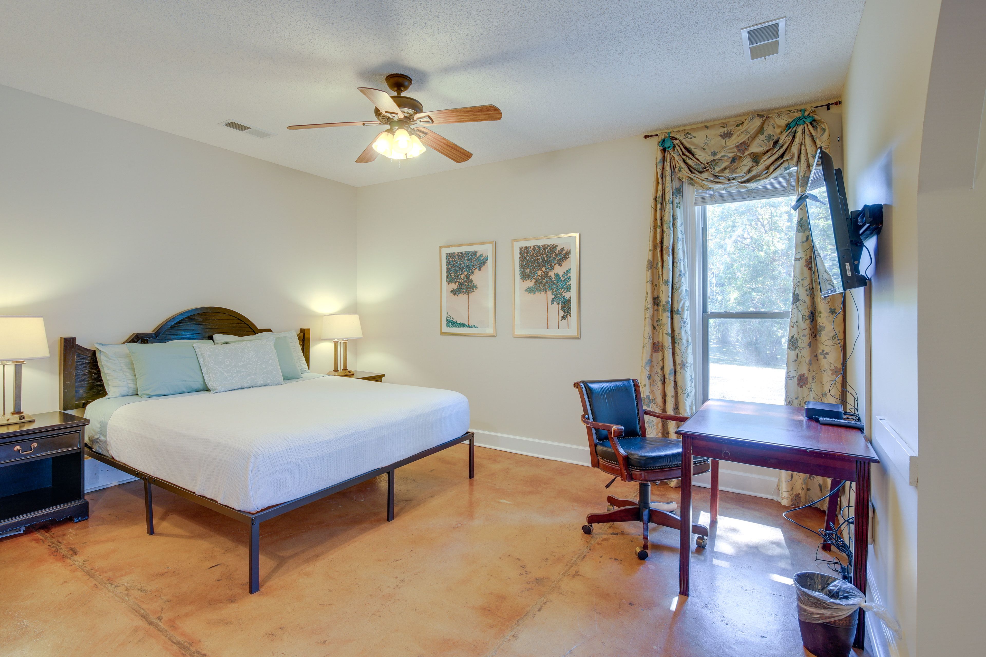 Bedroom 6 (The Lodge) | King Bed | Sleeper Sofa
